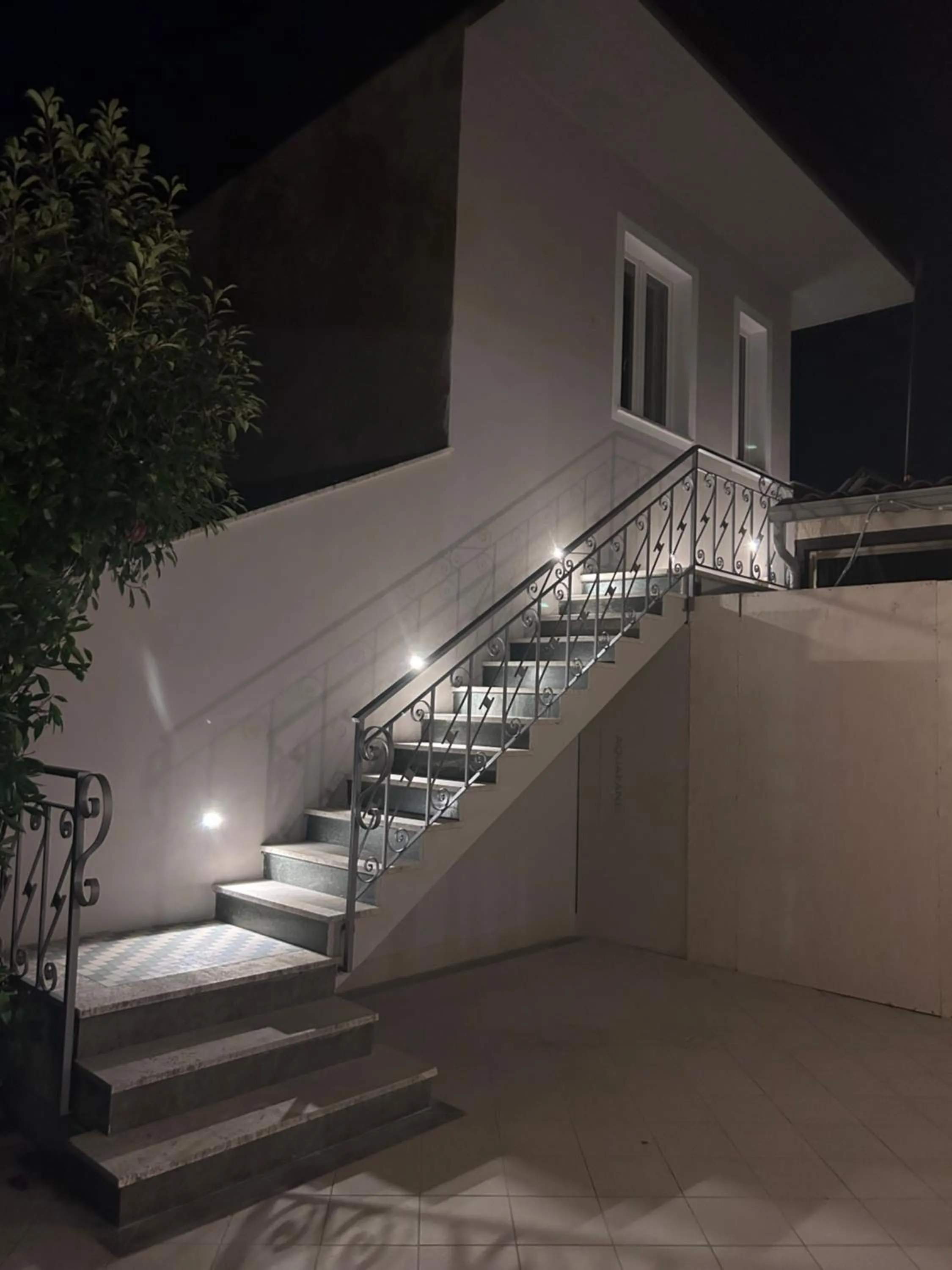 Facade/entrance in Hotel Arya by Mauro