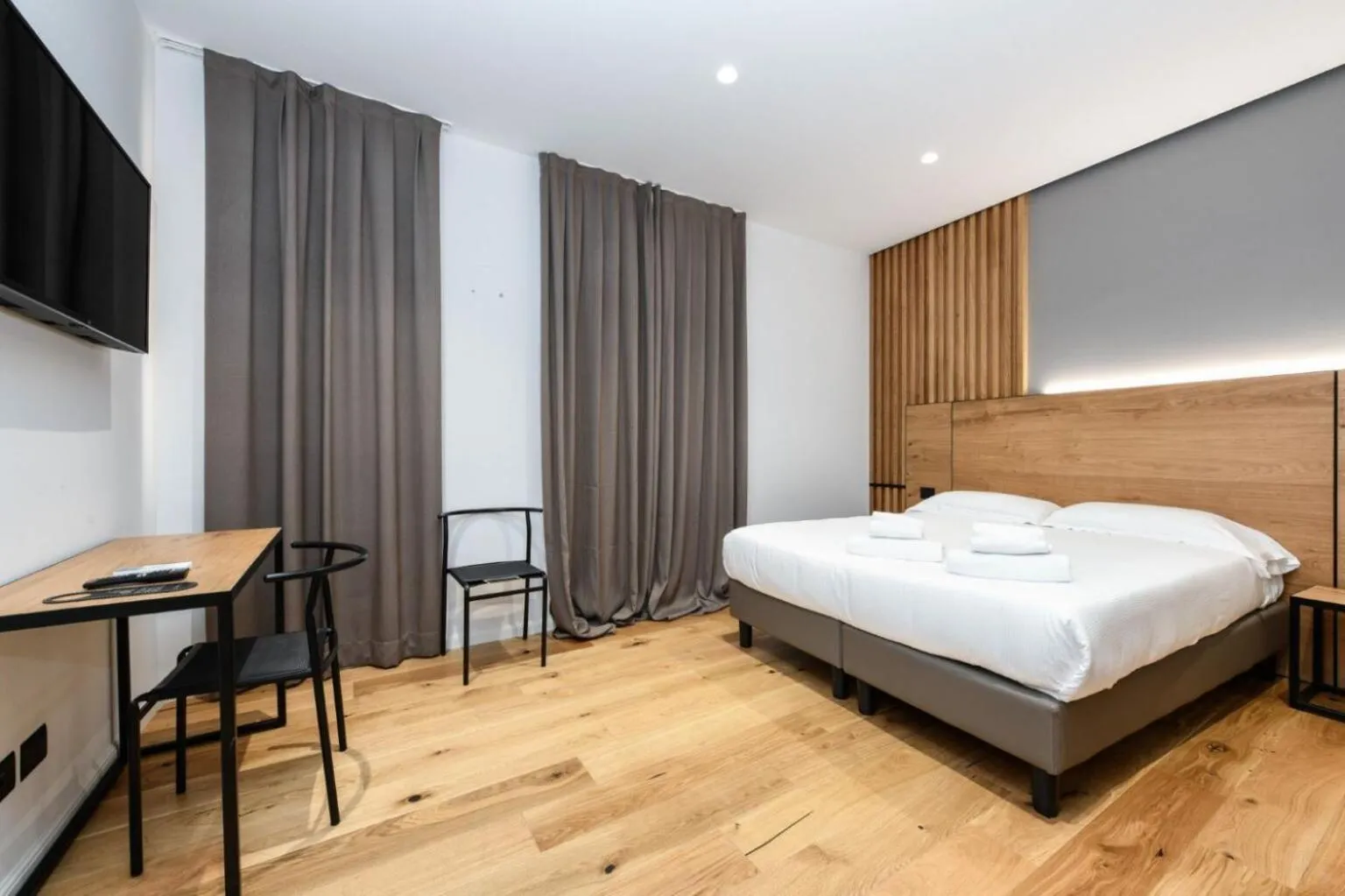 Bed in Best Western Hotel Arya