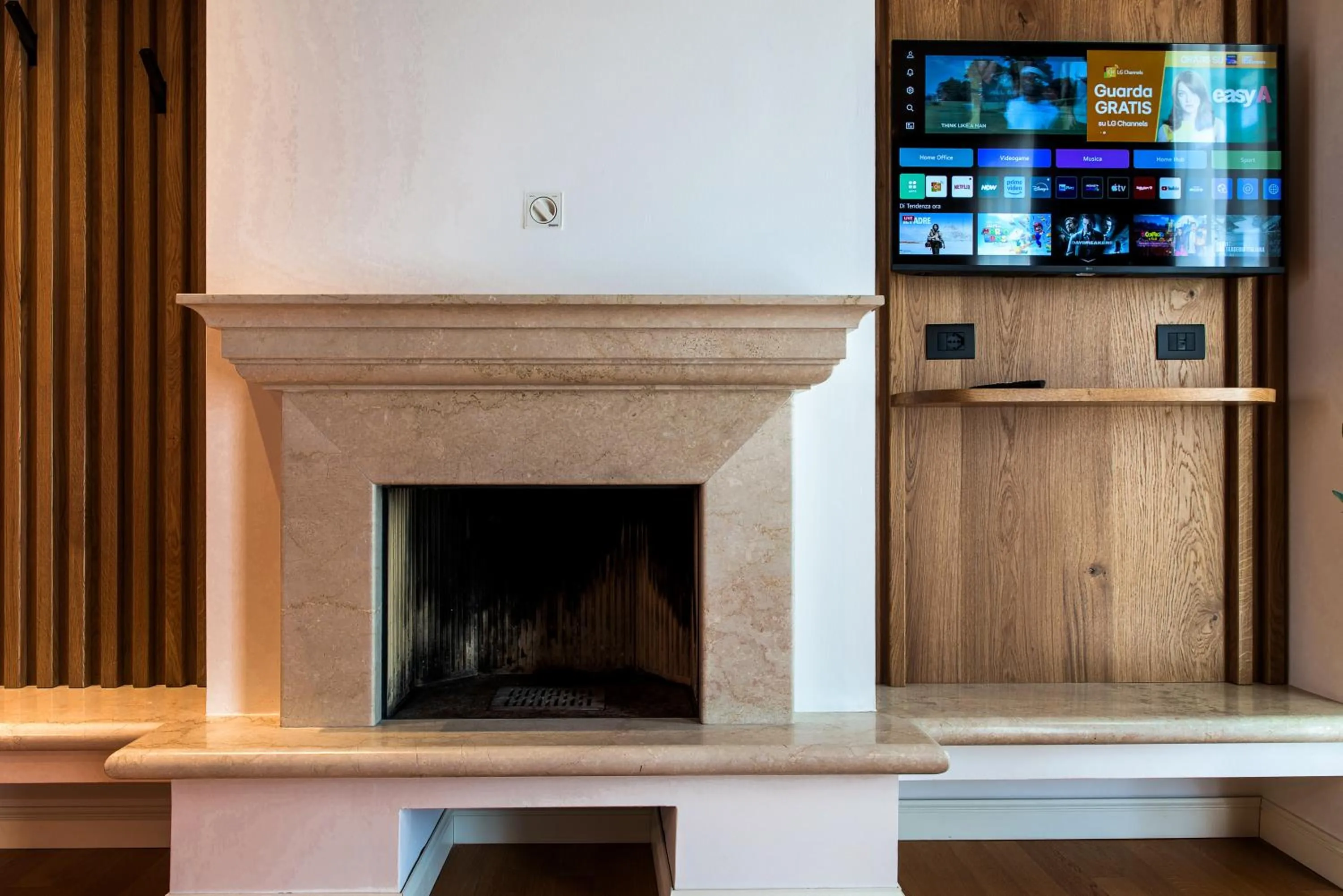 TV and multimedia in Hotel Arya by Mauro
