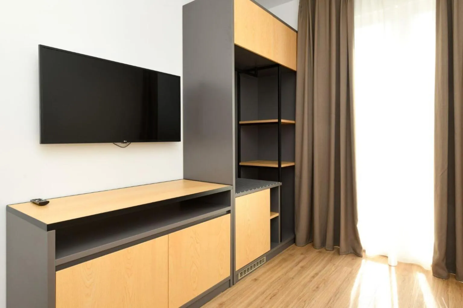 TV and multimedia in Best Western Hotel Arya