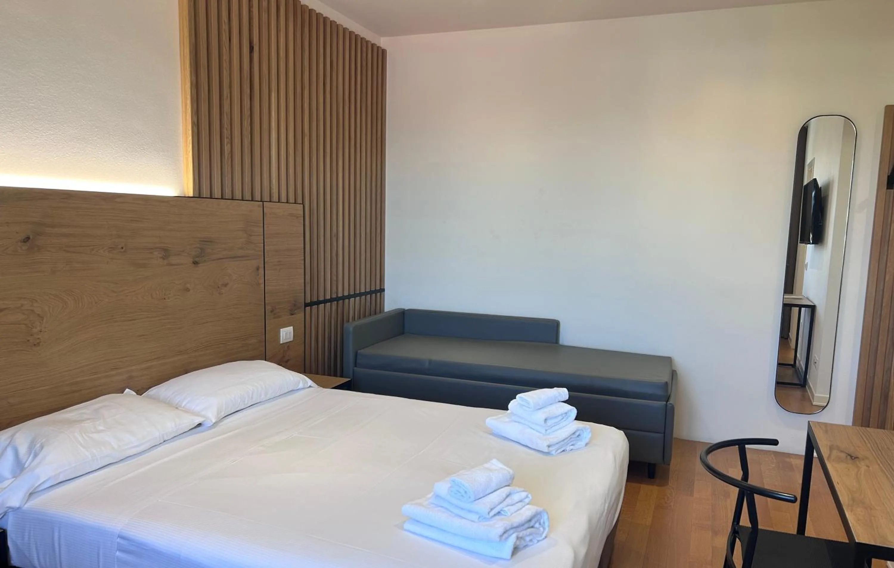 Bedroom, Bed in Hotel Arya by Mauro