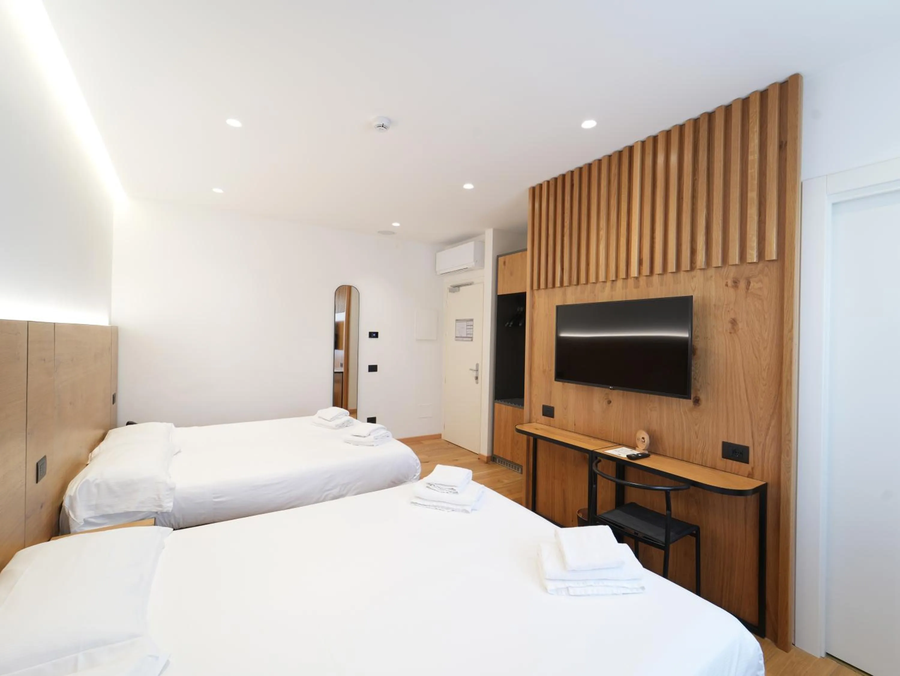 Bedroom, Bed in Hotel Arya by Mauro