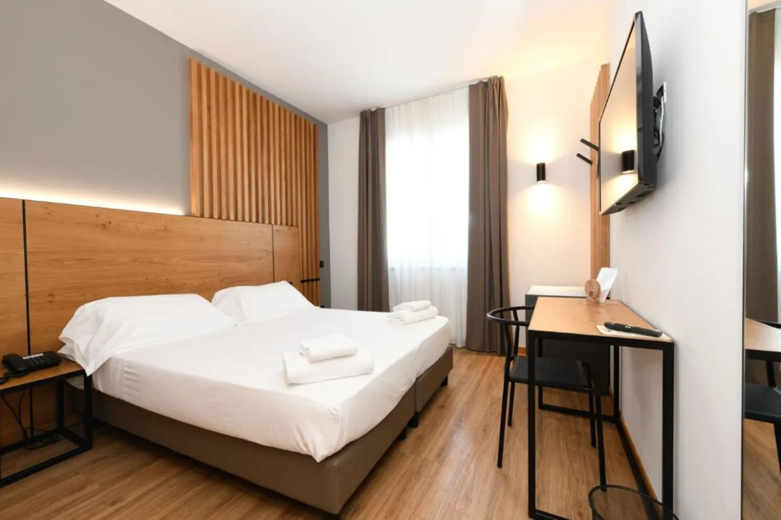 Bed in Best Western Hotel Arya