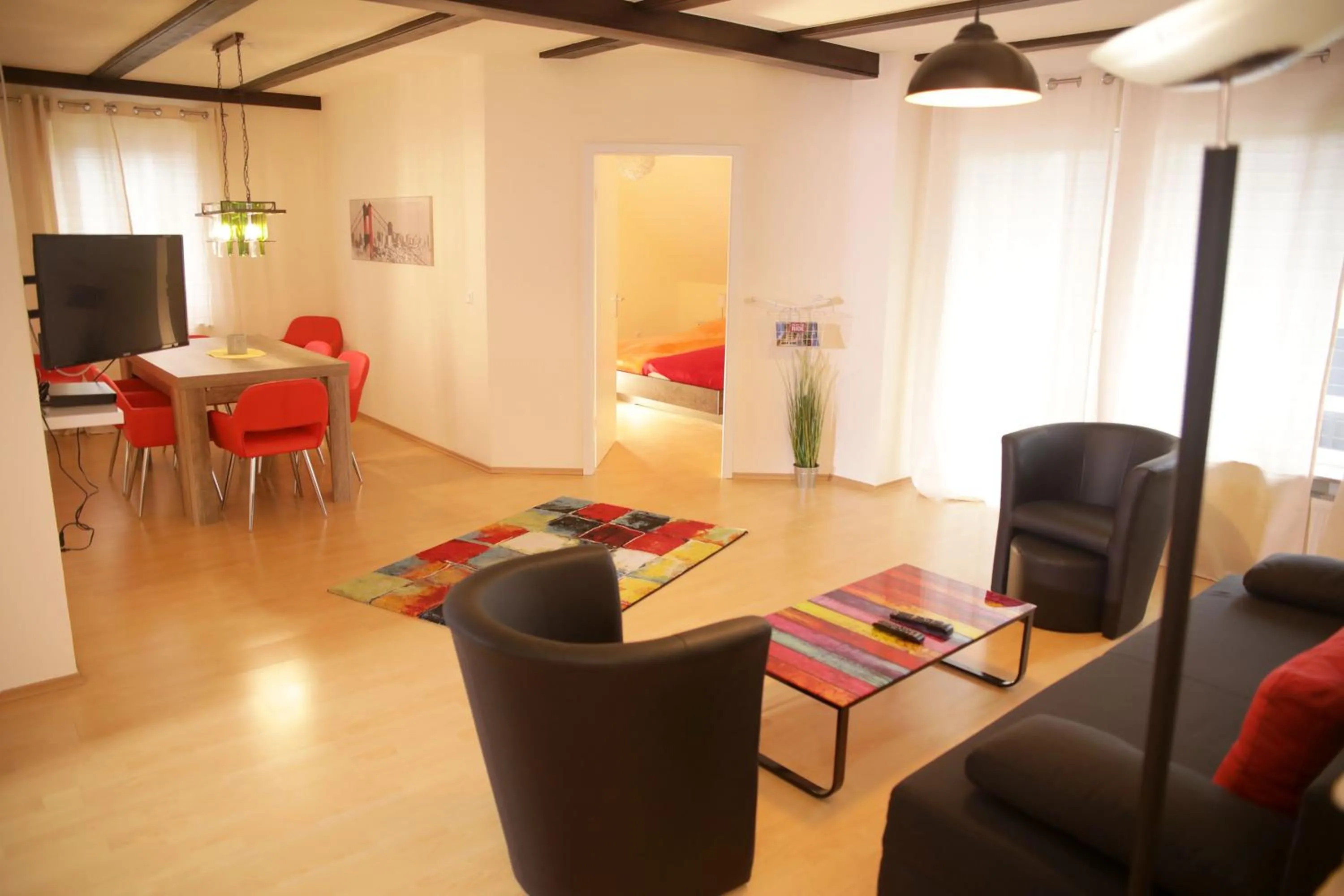 Art City-Studios Kassel 4 und 8, groß, modern, citynah, je 3 Schlafzimmer, kostenfreie Parkplätze, Süd-Balkons, ruhig, Herkulesblick