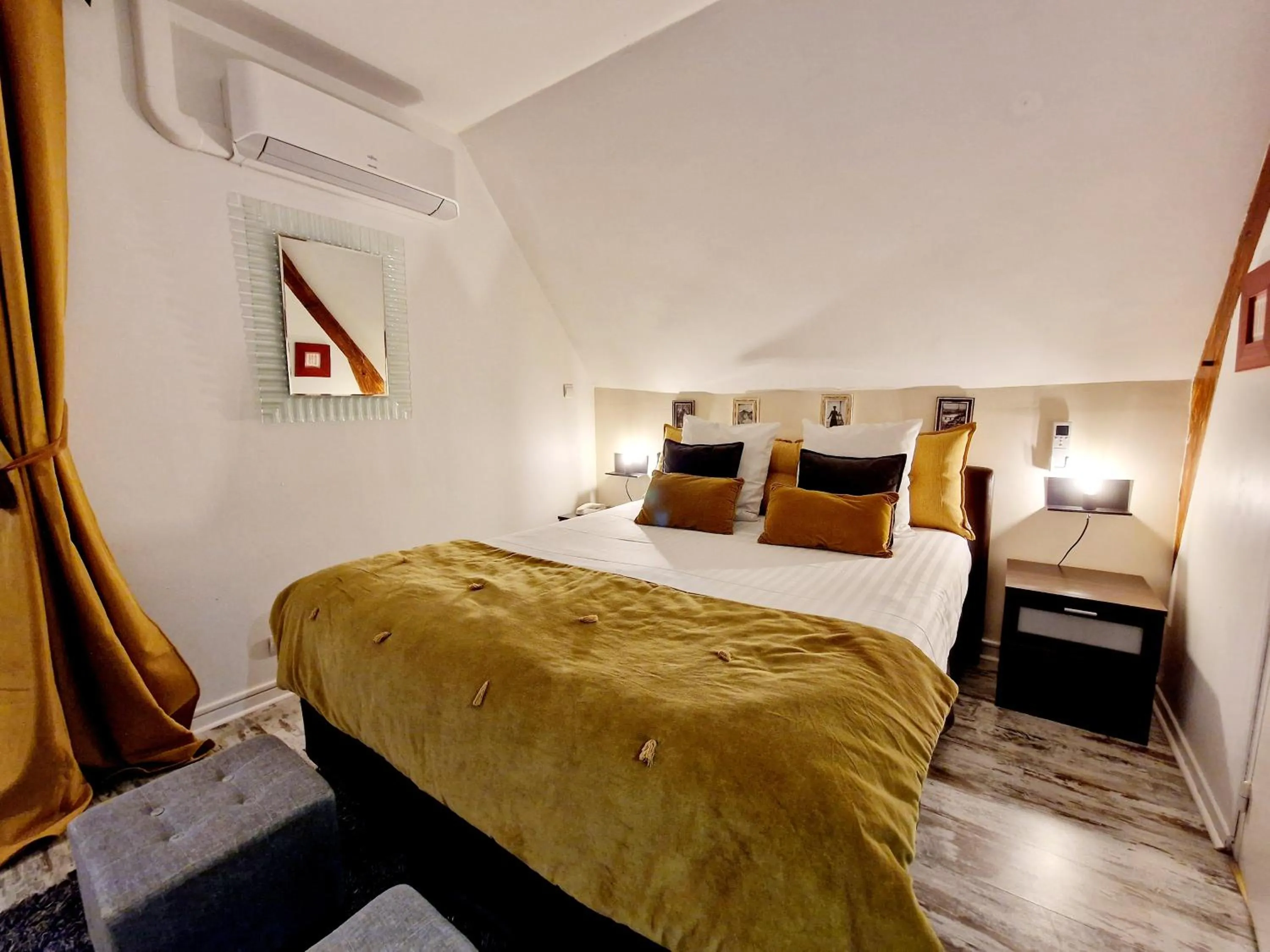 Photo of the whole room, Bed in Les Terrasses de Saumur - Hôtel & Appartements - Restaurant & Spa (Logis)