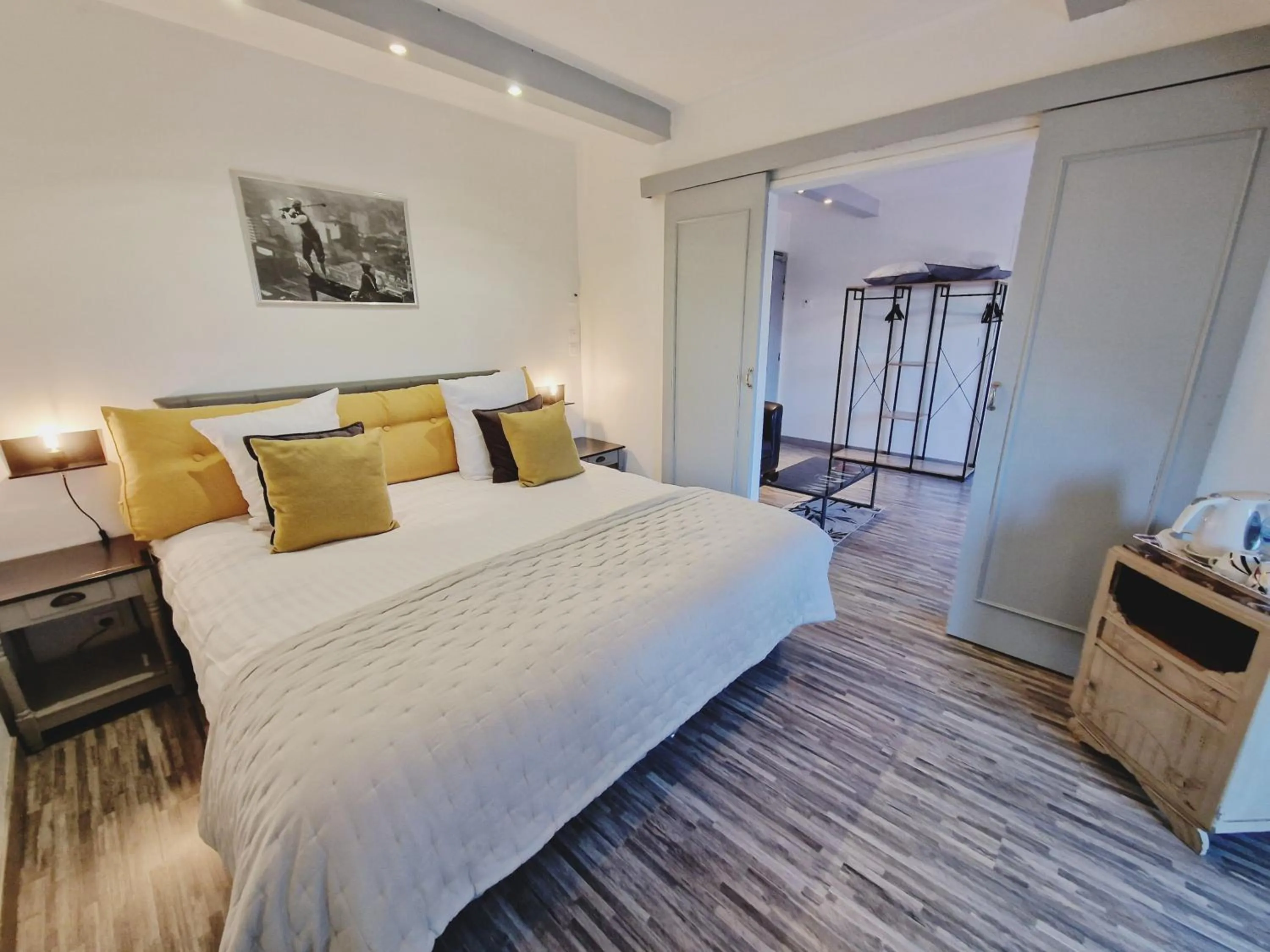 Bedroom, Bed in Les Terrasses de Saumur - Hôtel & Appartements - Restaurant & Spa (Logis)