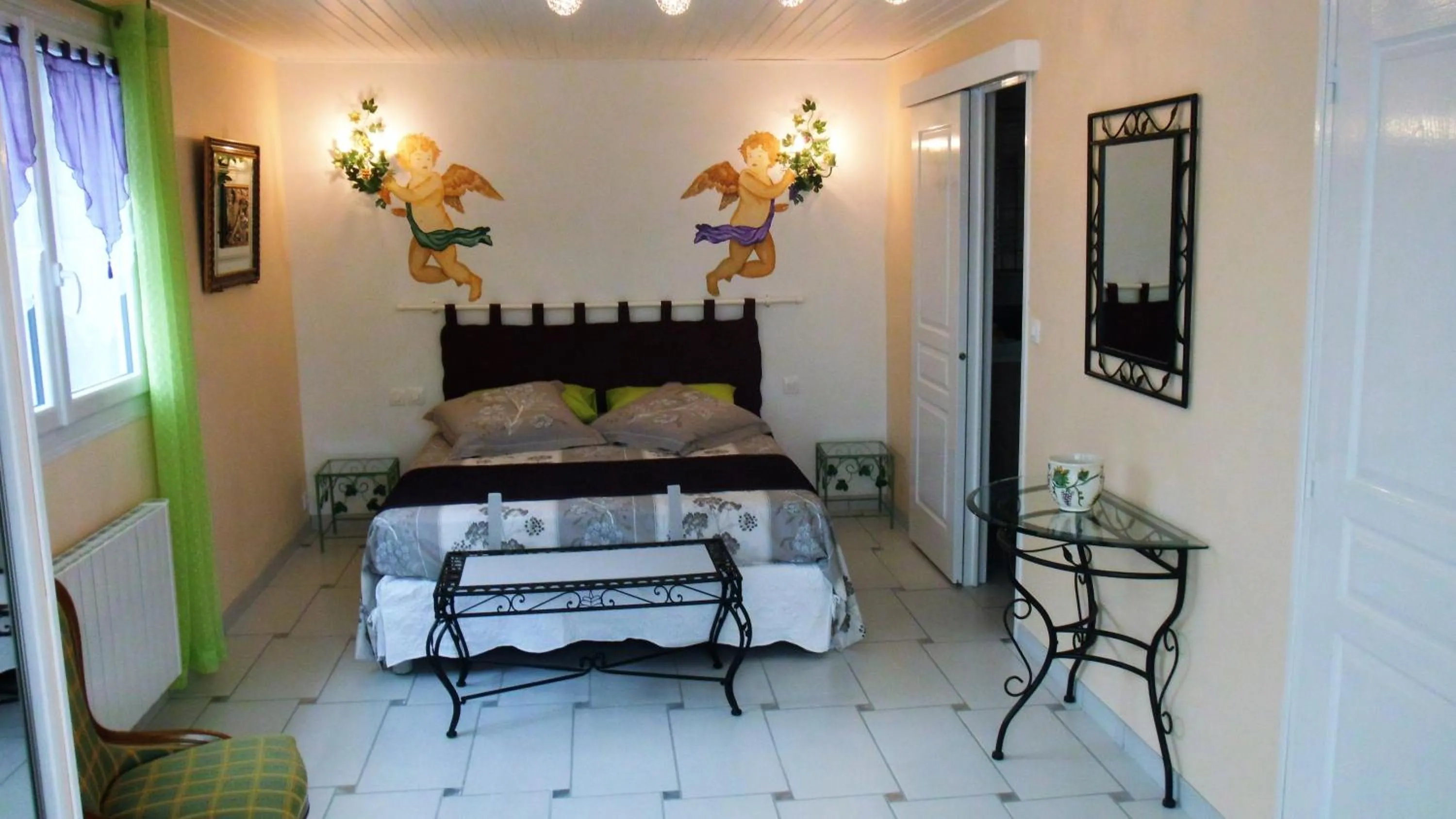Text overlay, Bed in Passion Et Terroir