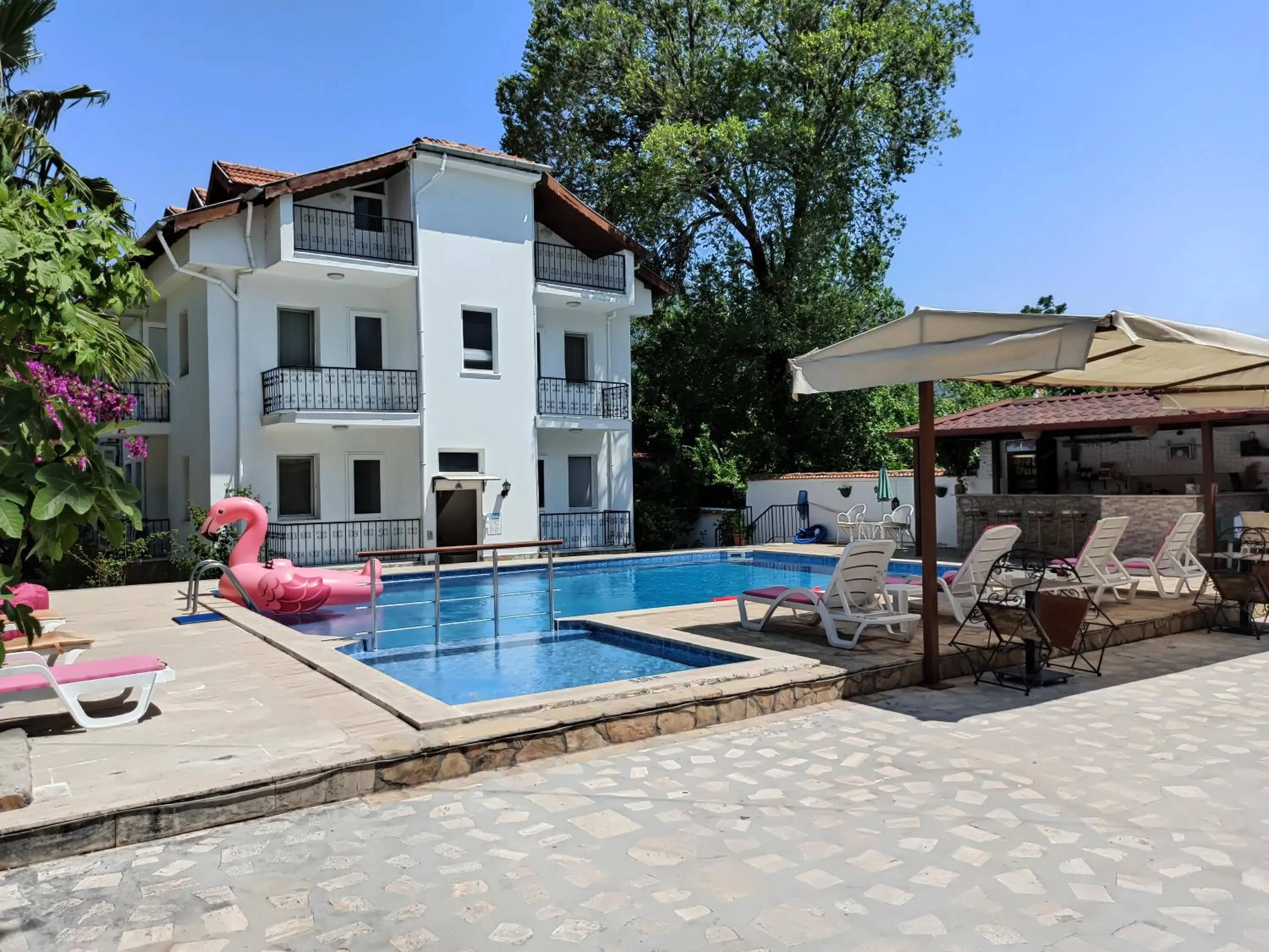 Swimming pool in Işıl Suit Apart Otel
