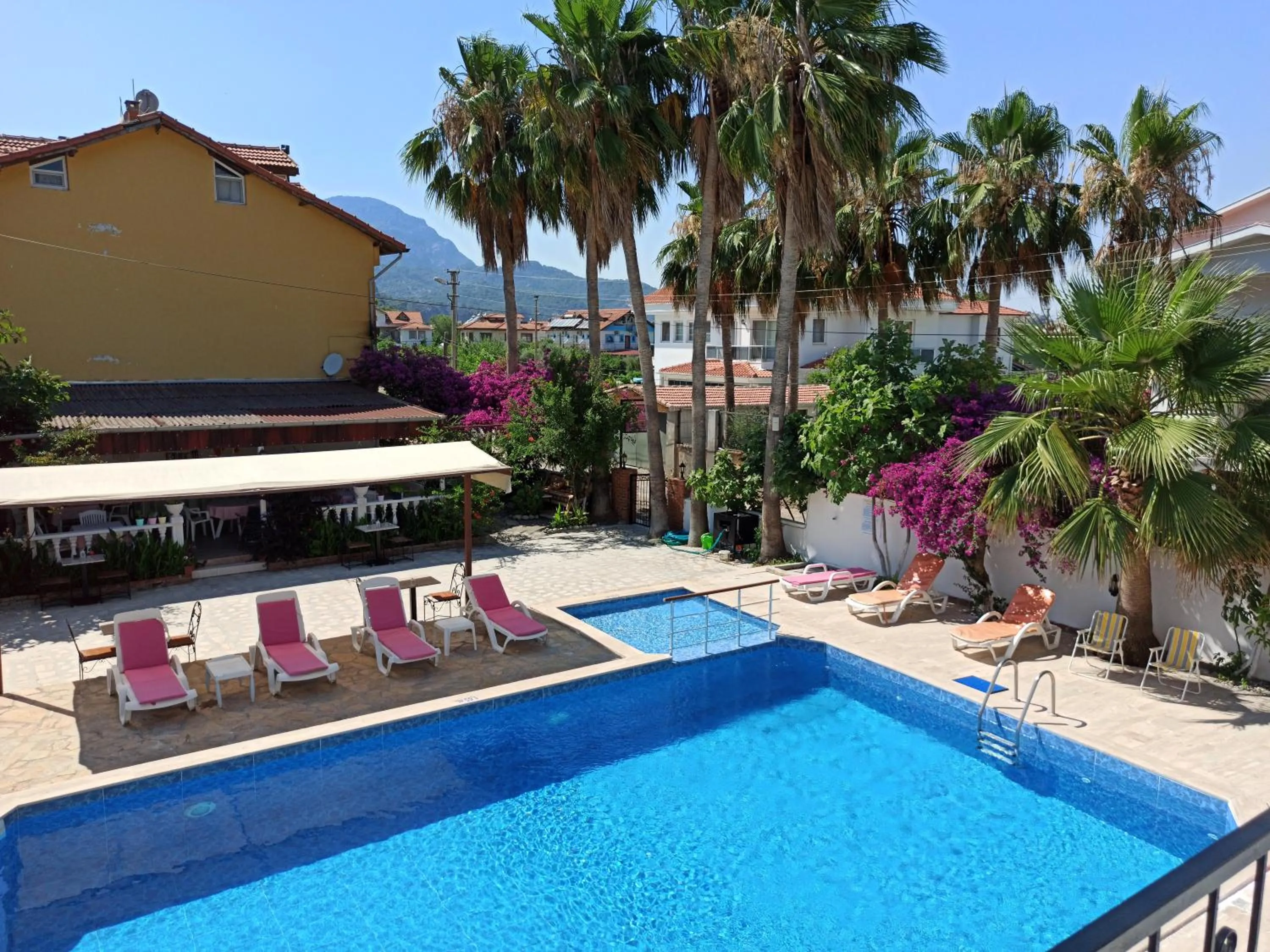 Pool view in Işıl Suit Apart Otel