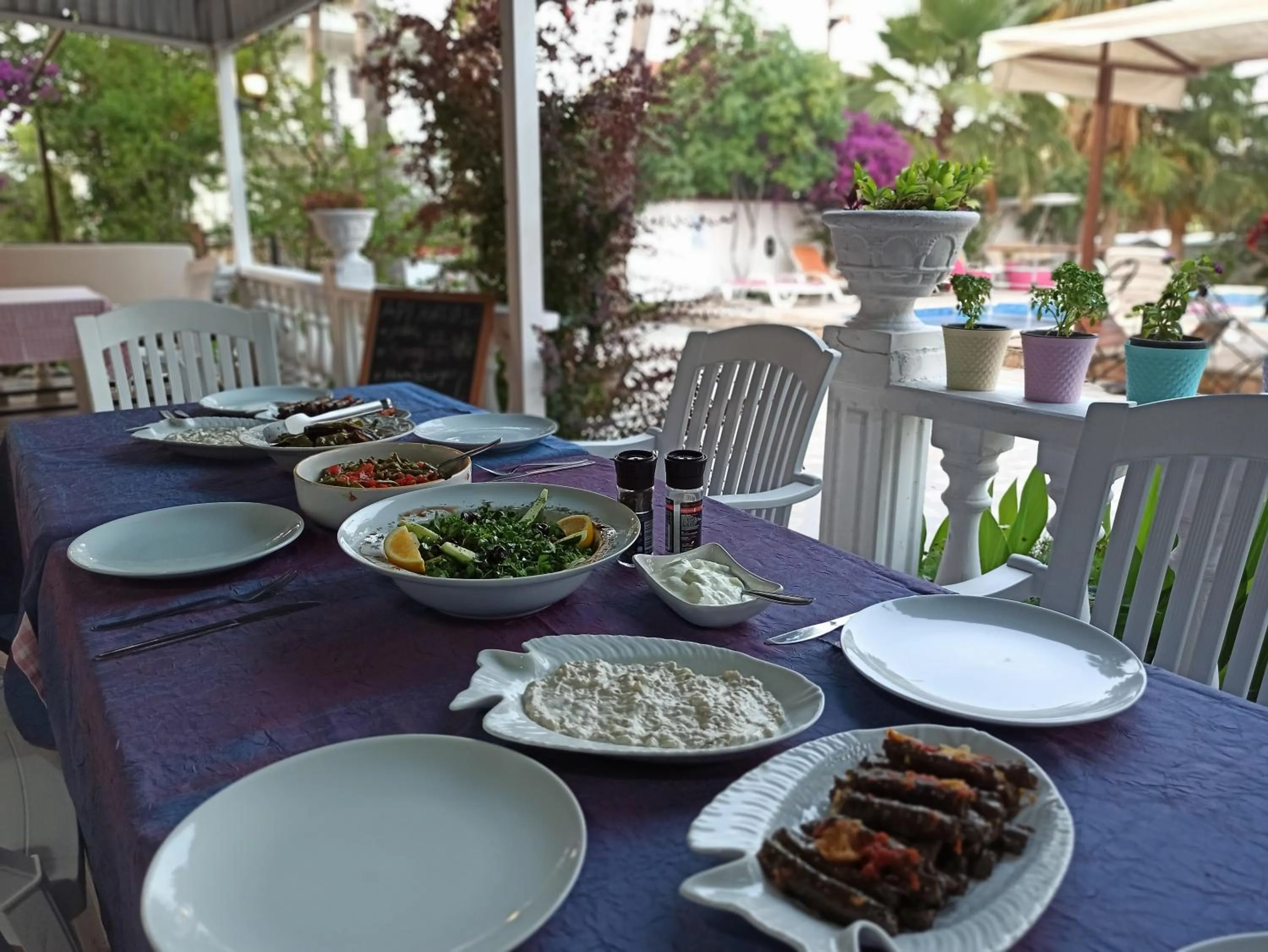 Restaurant/places to eat in Işıl Suit Apart Otel