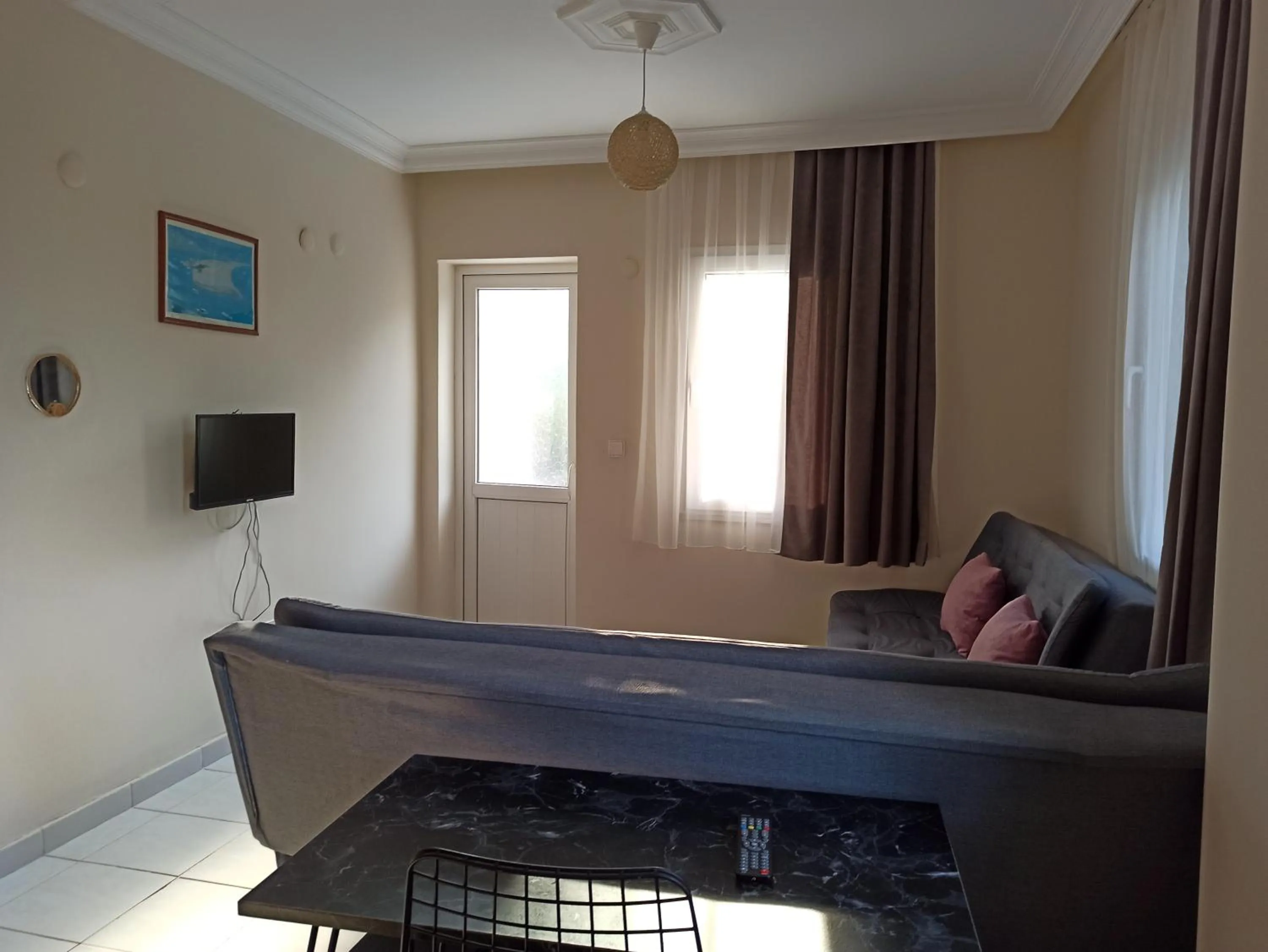 Communal lounge/ TV room in Işıl Suit Apart Otel