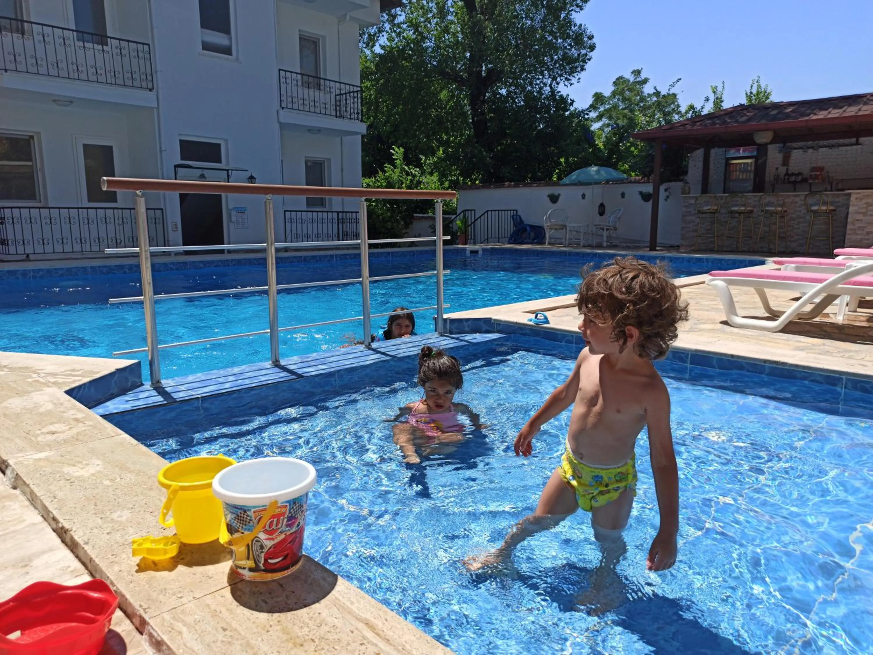 Swimming pool in Işıl Suit Apart Otel