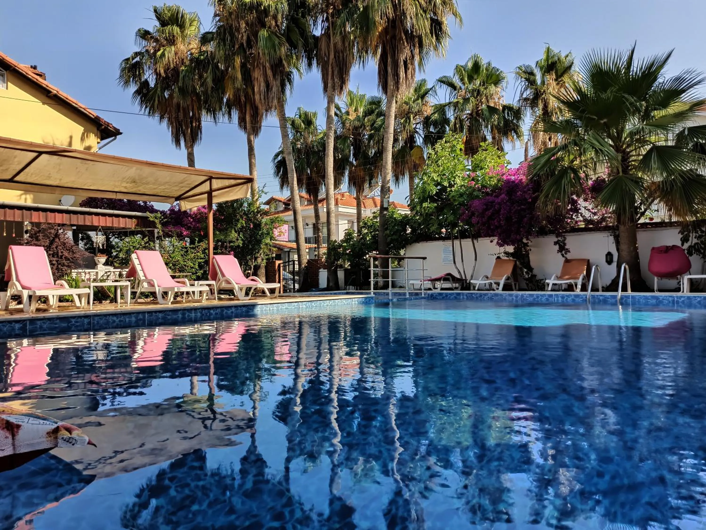 Swimming pool in Işıl Suit Apart Otel