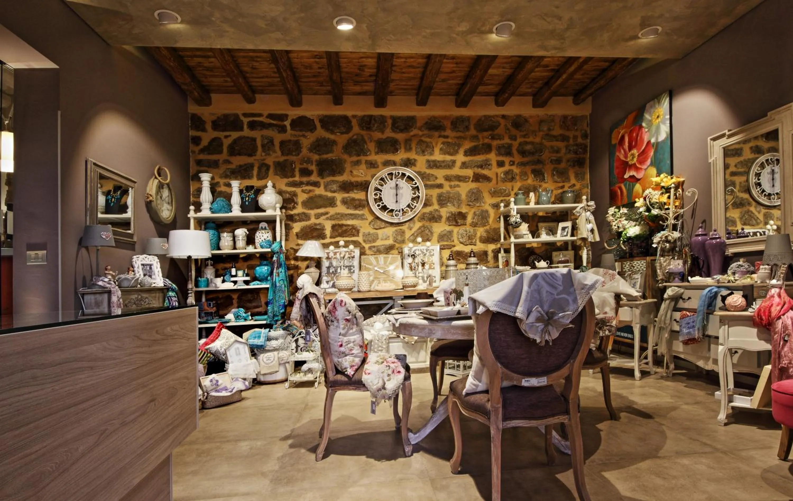 On-site shops in Notti O' Tunn Luxury Rooms in centro