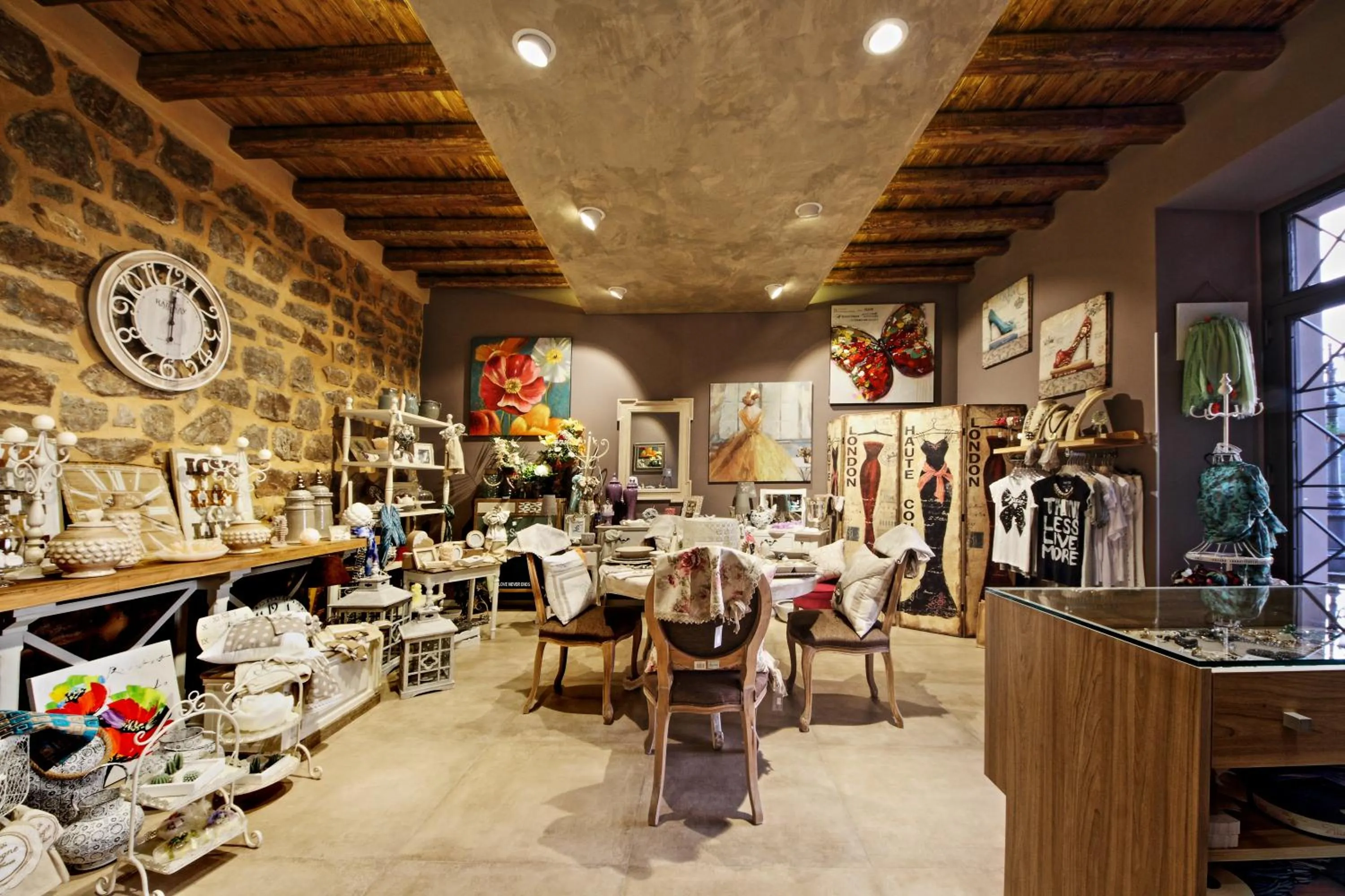 On-site shops in Notti O' Tunn Luxury Rooms in centro