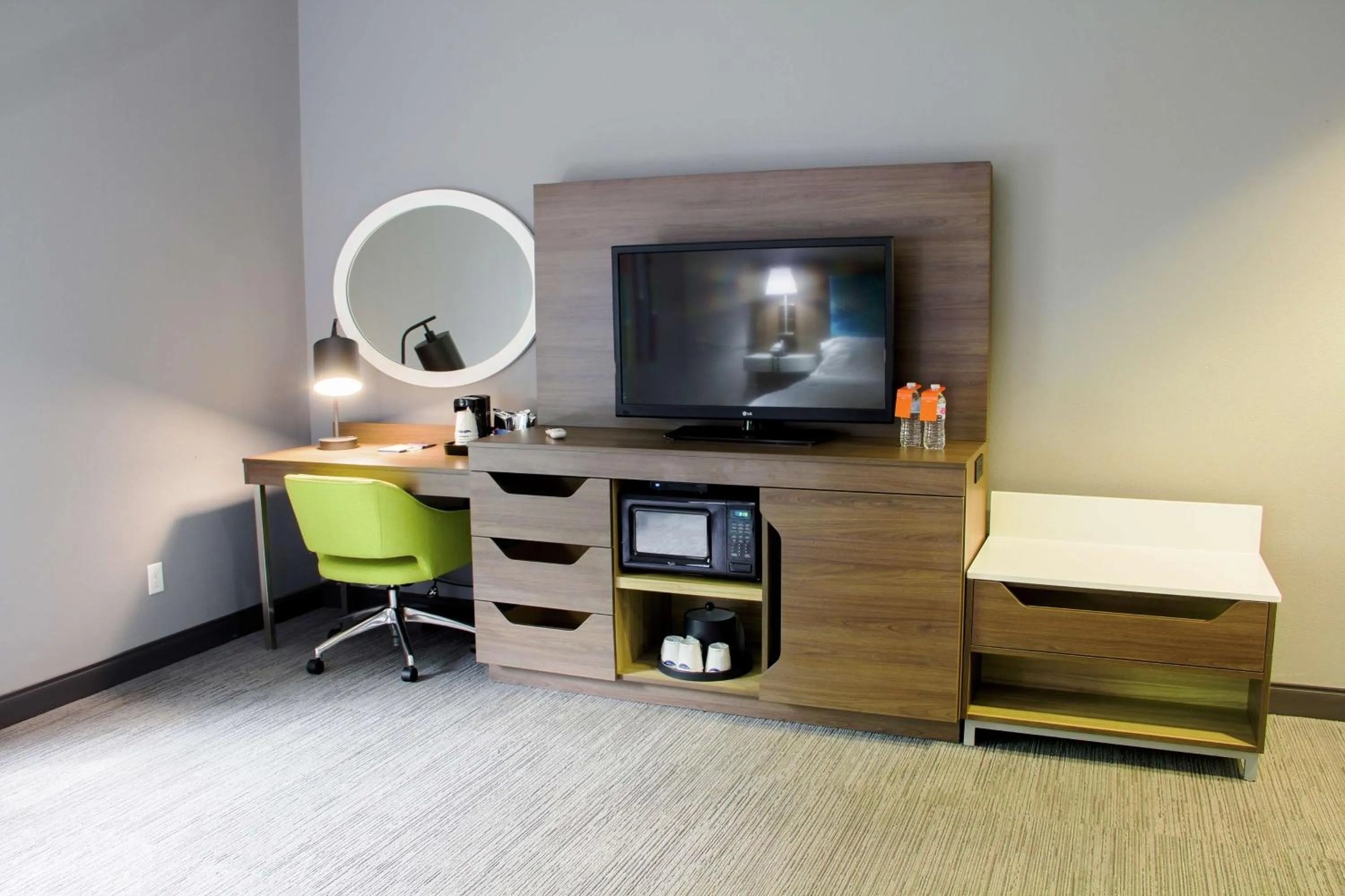 Bedroom in Hampton Inn Danville