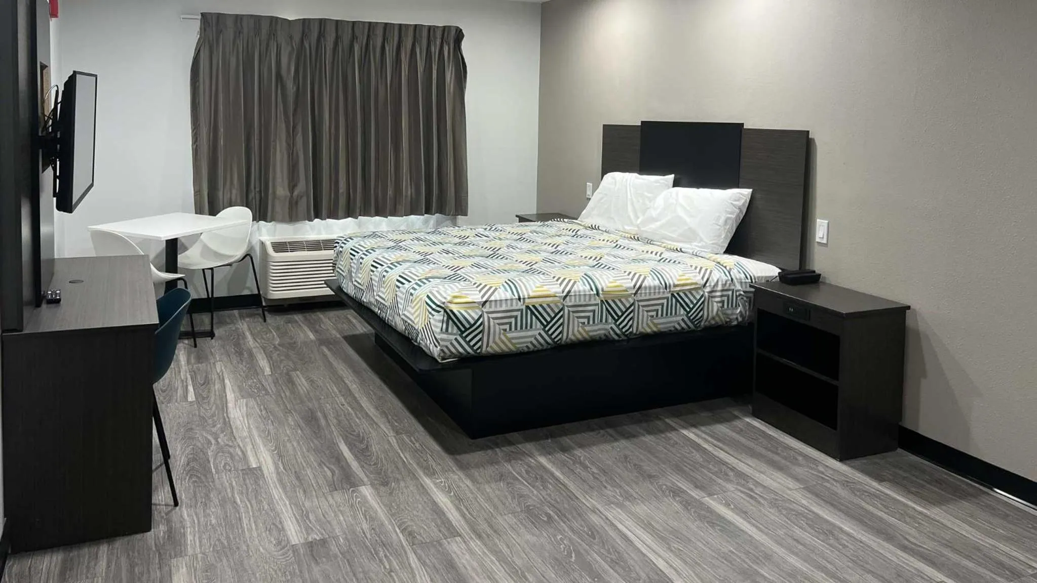 Bedroom, Bed in Studio 6 Oklahoma City, OK South