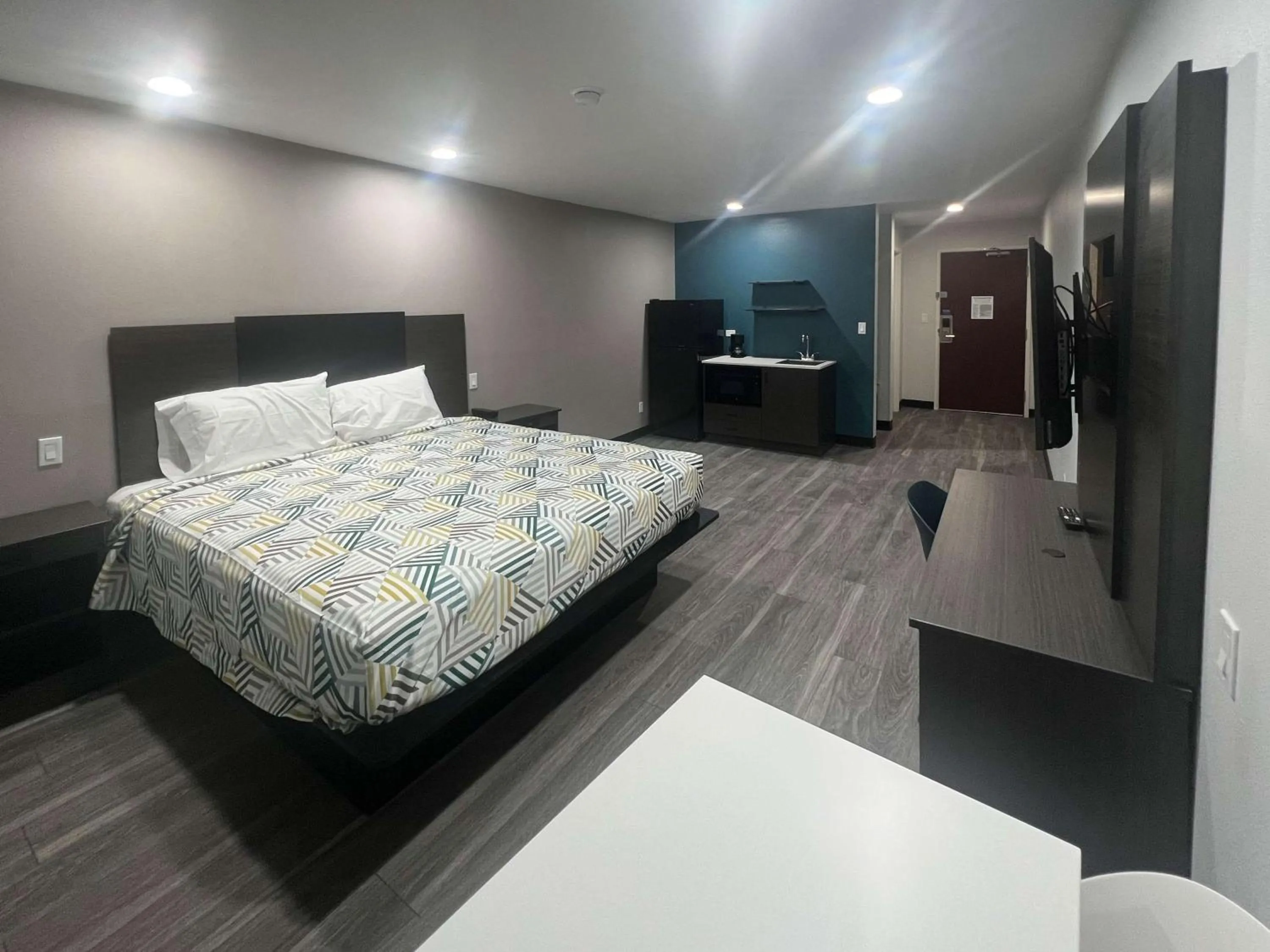 Bed in Studio 6 Oklahoma City, OK South