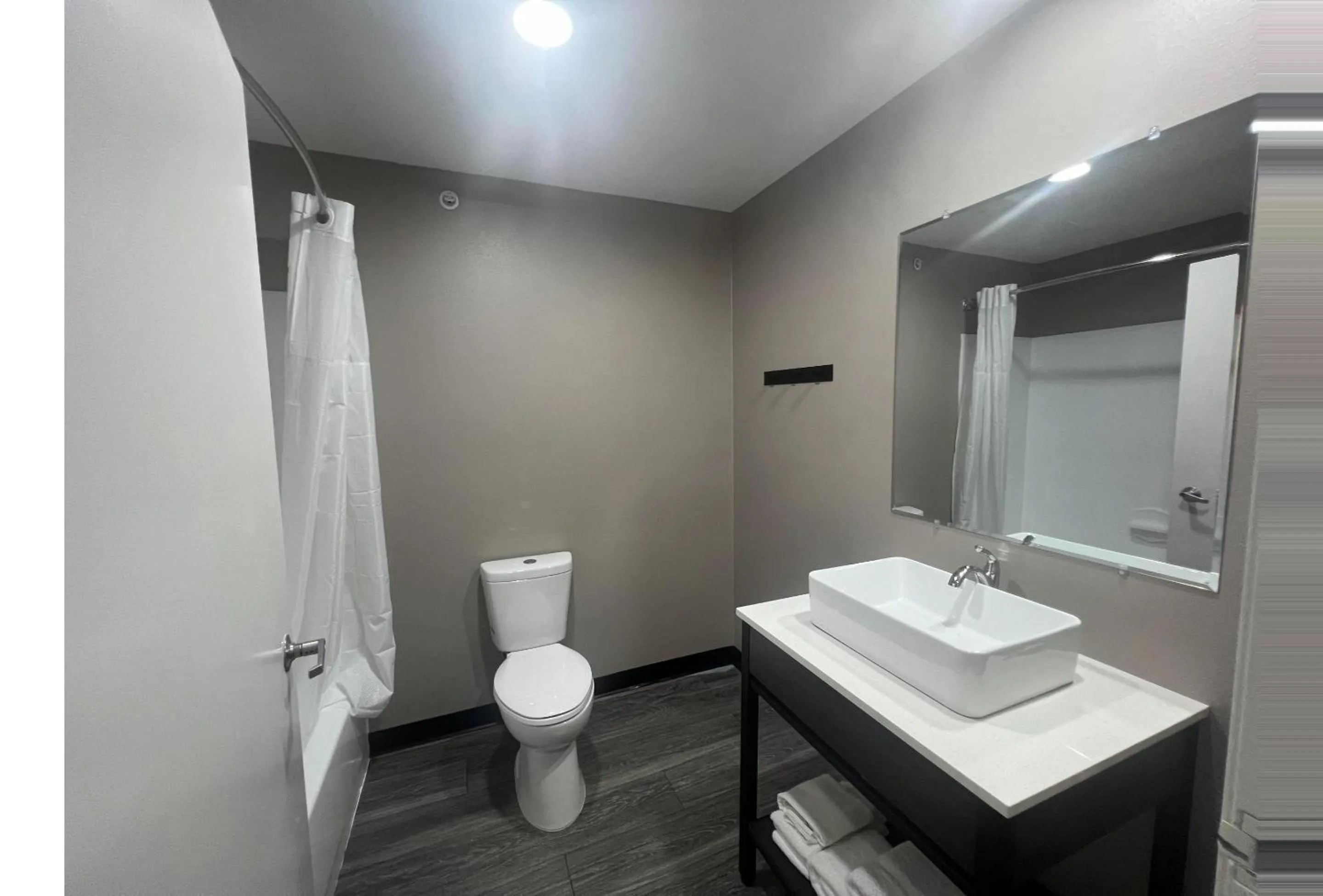 Bathroom in Studio 6 Oklahoma City, OK South