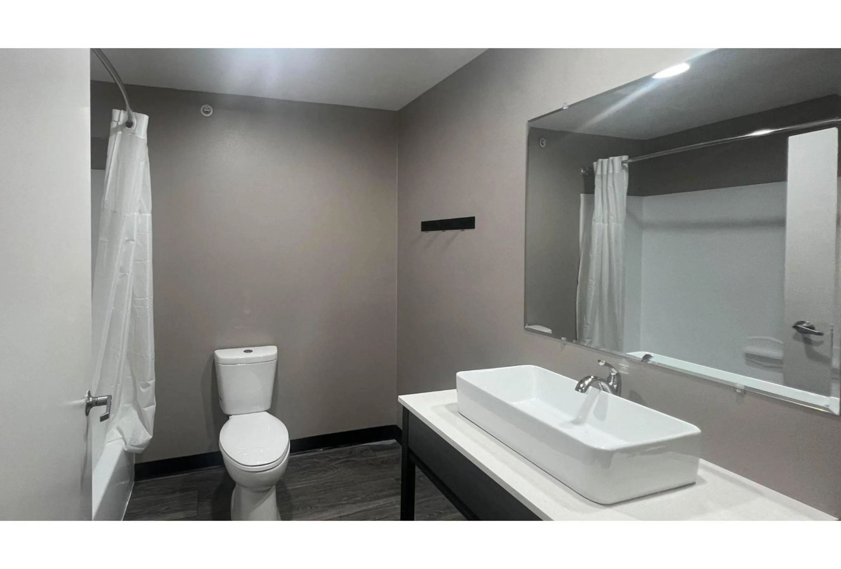 Bathroom in Studio 6 Oklahoma City, OK South