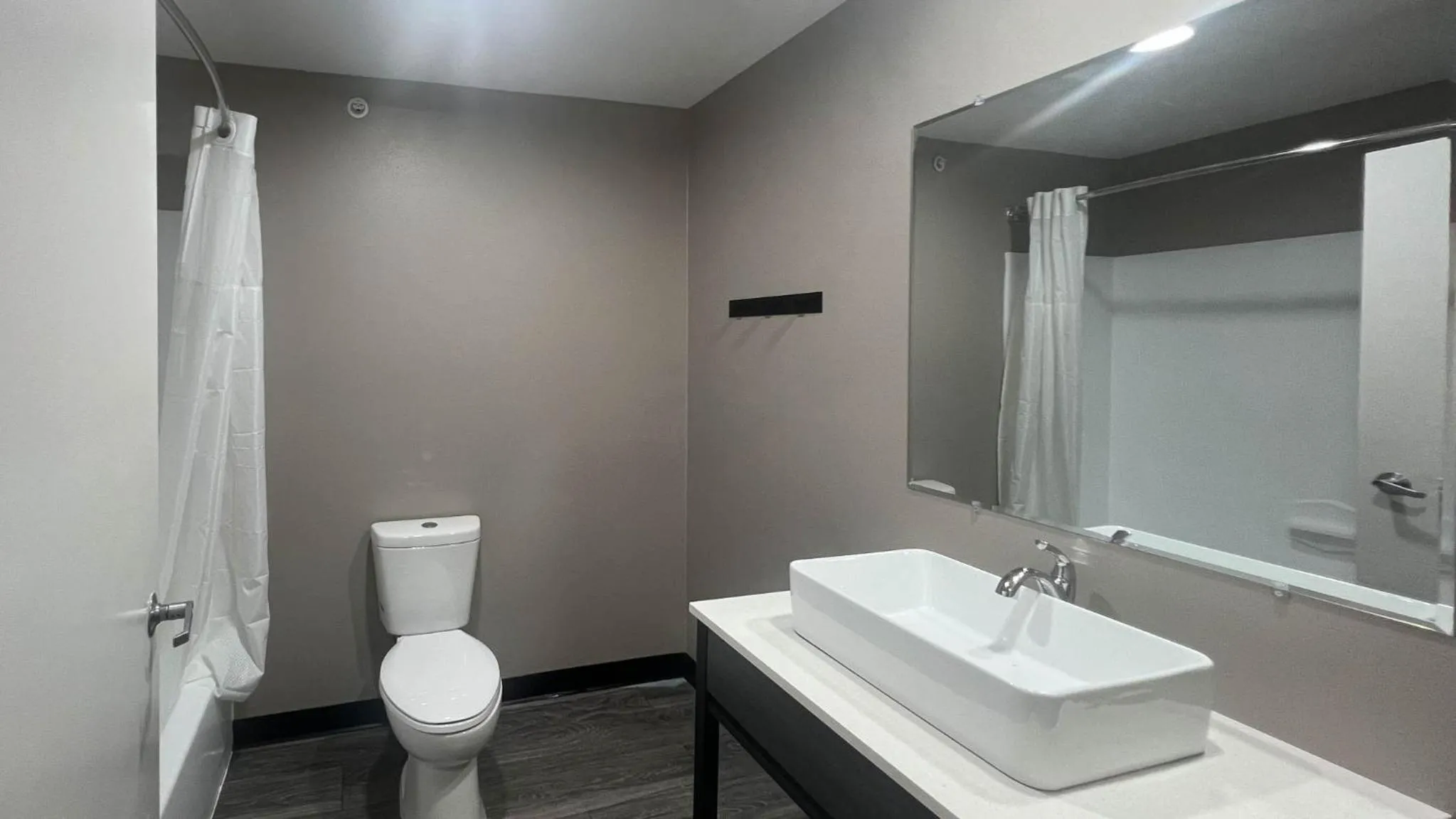 Bathroom in Studio 6 Oklahoma City, OK South