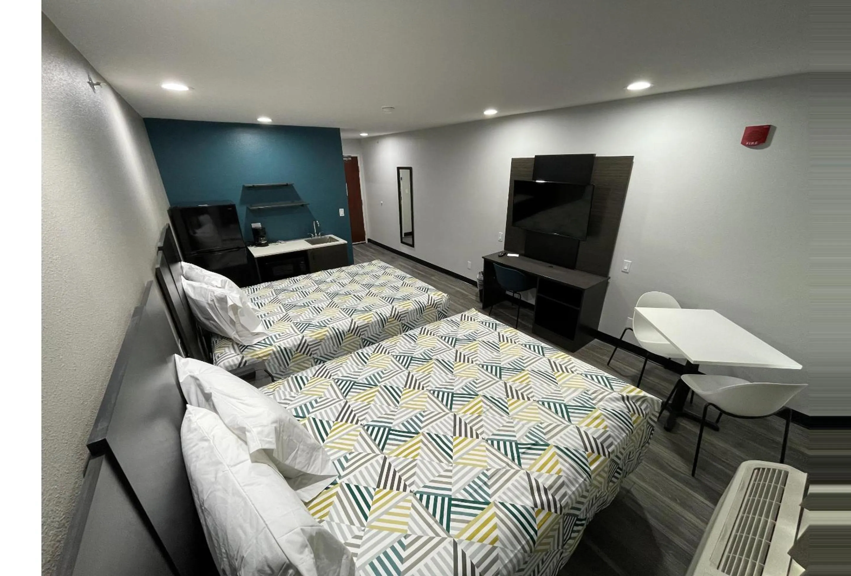 Bedroom, Bed in Studio 6 Oklahoma City, OK South