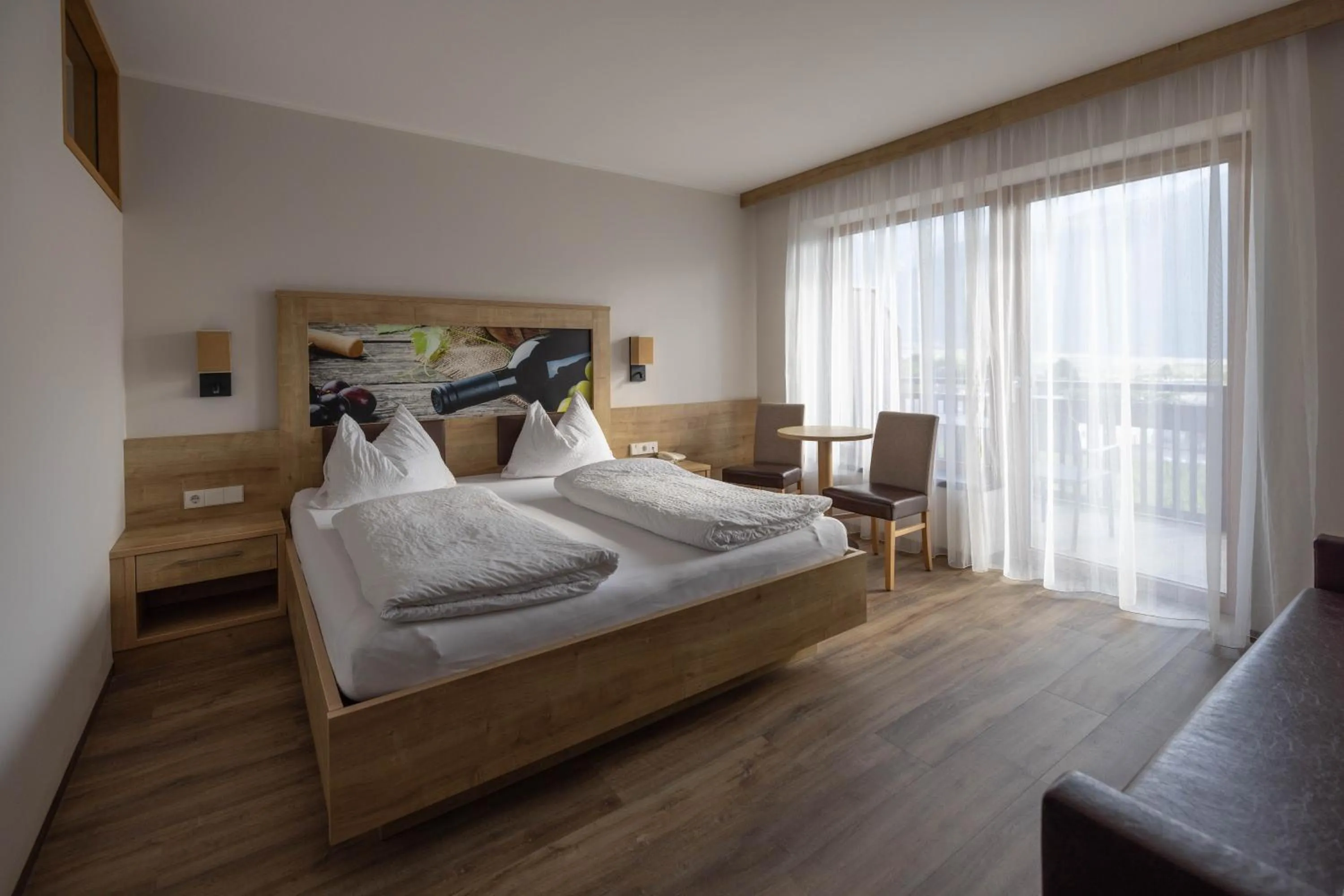 Photo of the whole room, Bed in Residence Egger