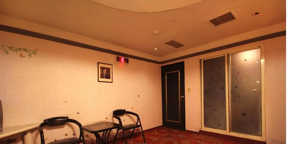 Seating area in Broadway Hotel