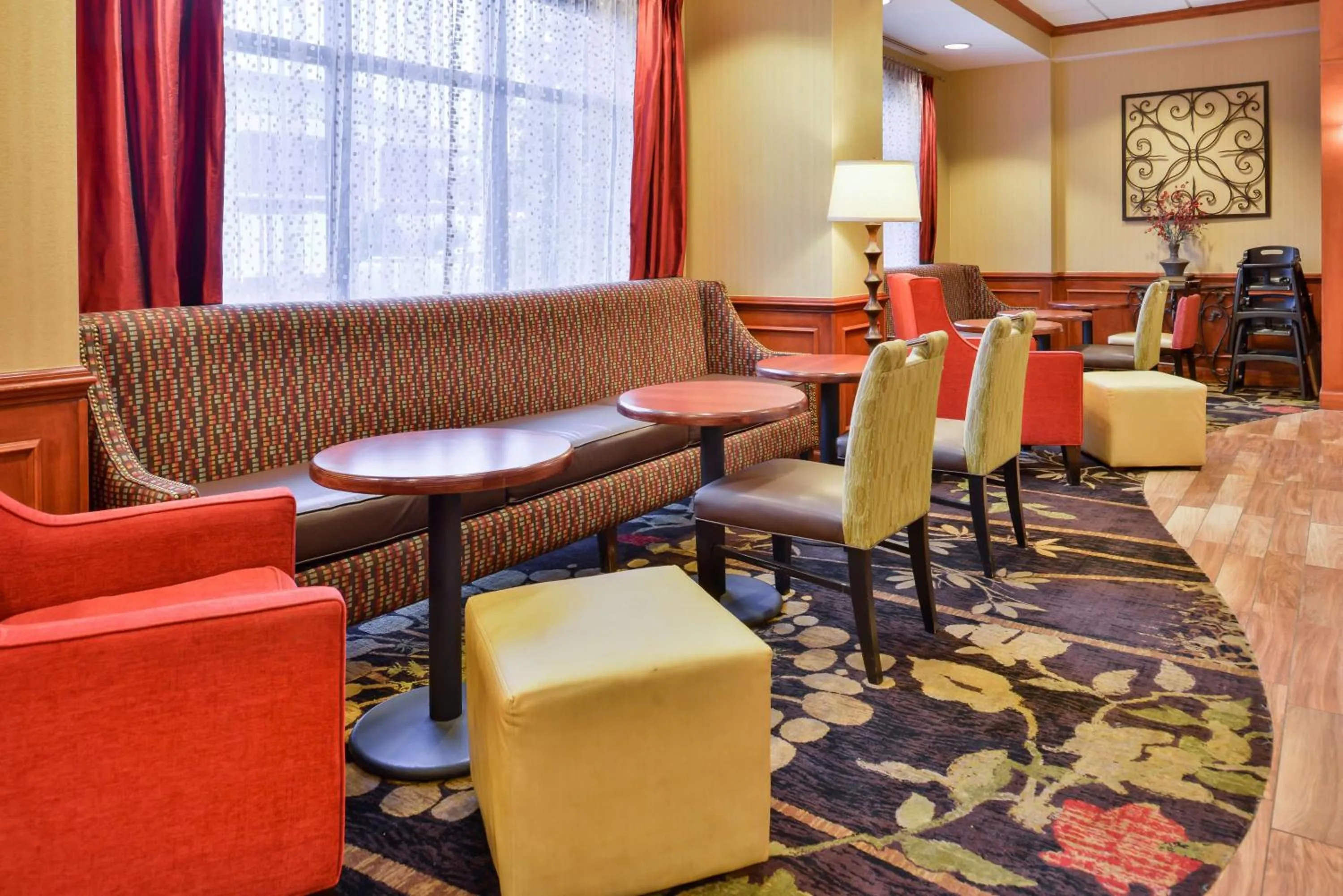 Lobby or reception in Hampton Inn Emporia