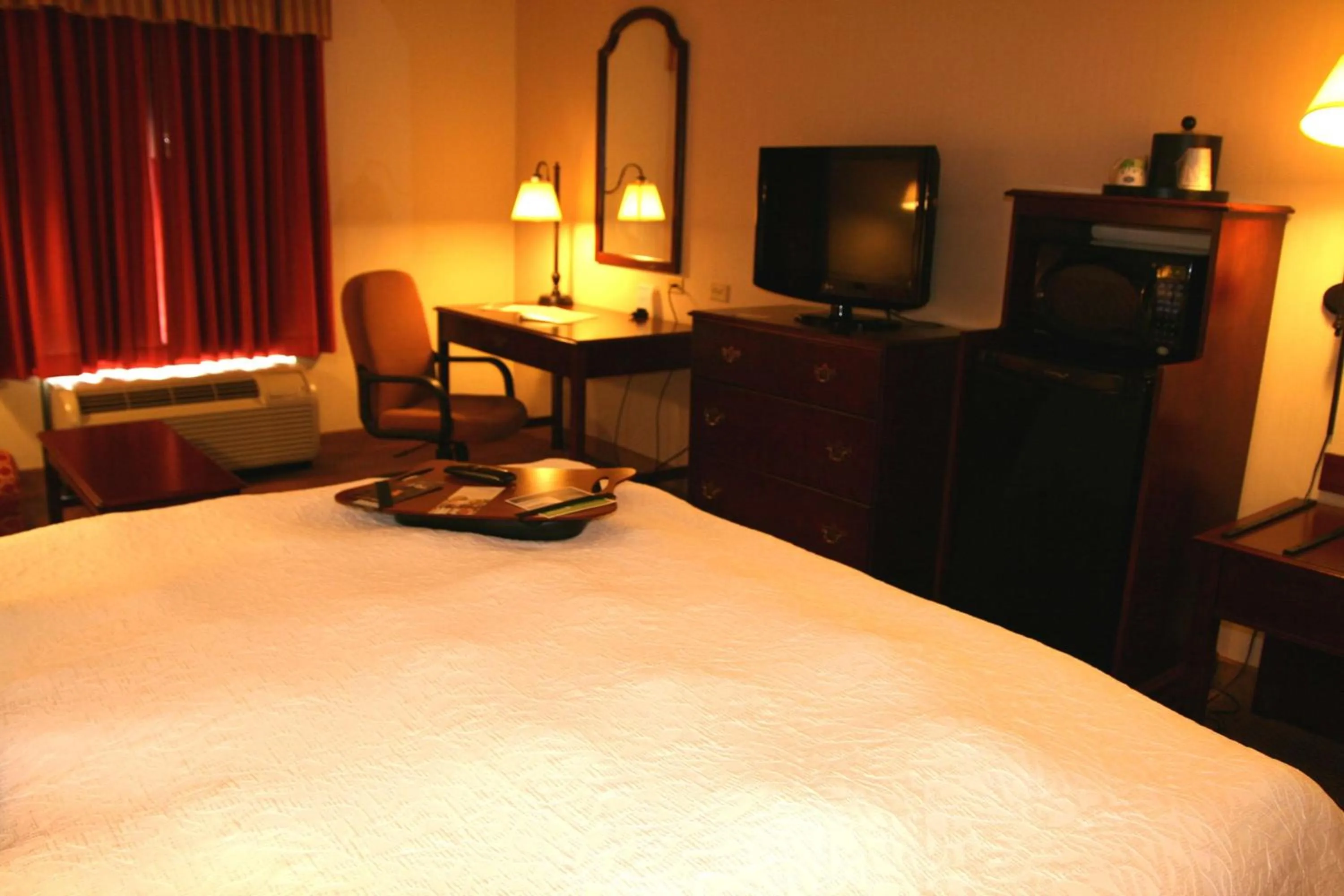 Bed in Hampton Inn Emporia