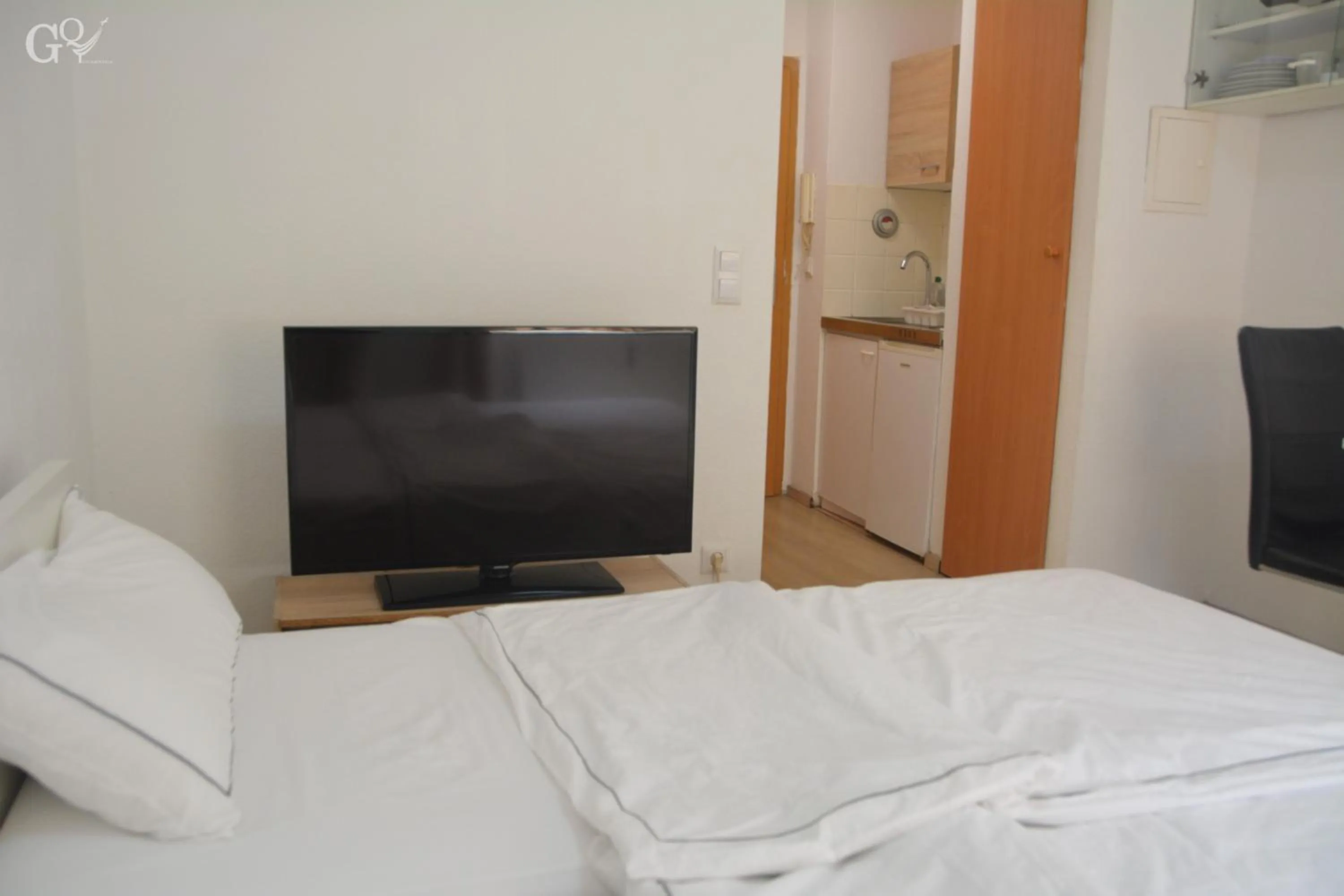 TV and multimedia, Bed in Saarbrücken City Apartments