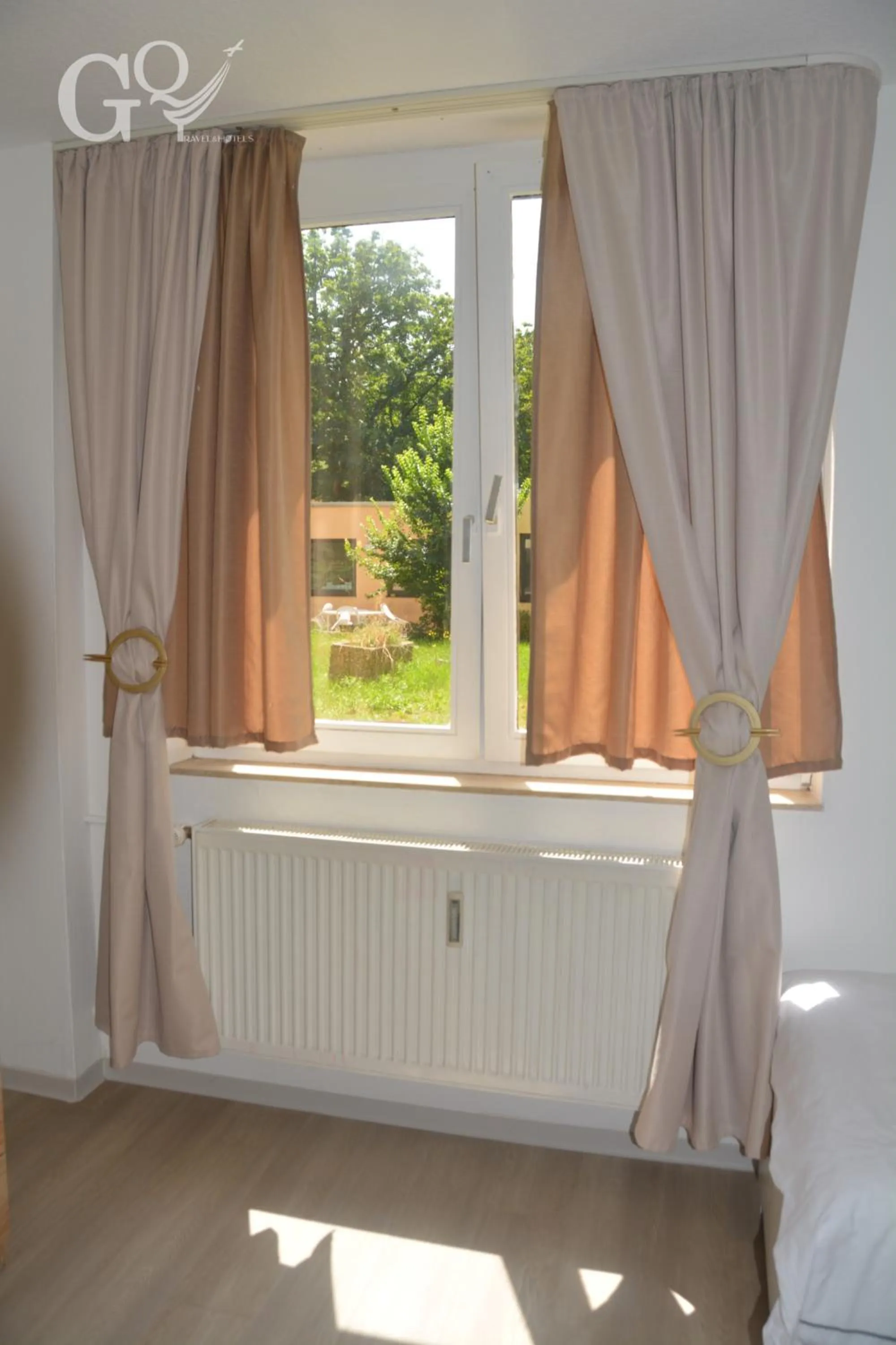 Inner courtyard view, Bed in Saarbrücken City Apartments