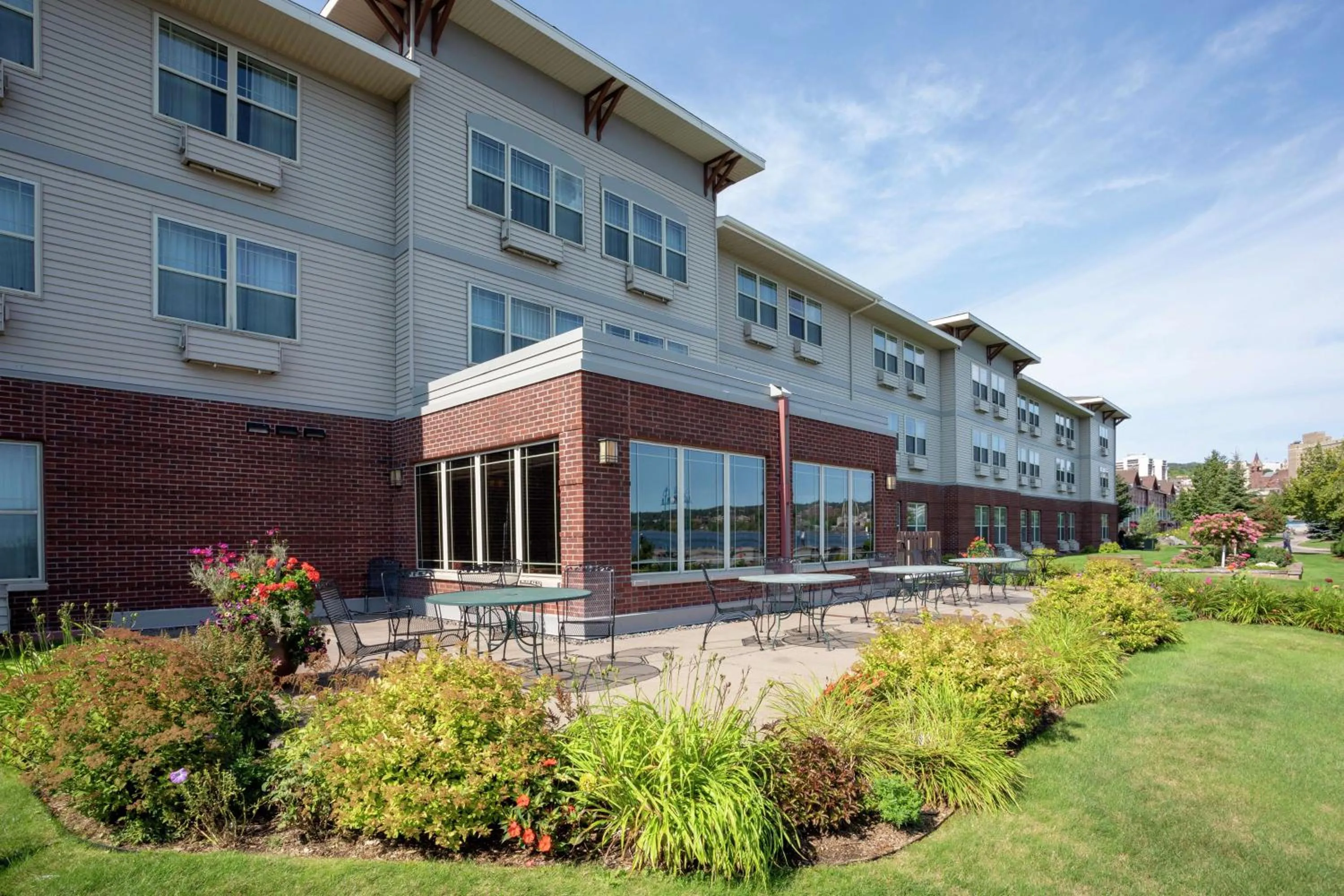 Patio in Hampton Inn Duluth-Canal Park