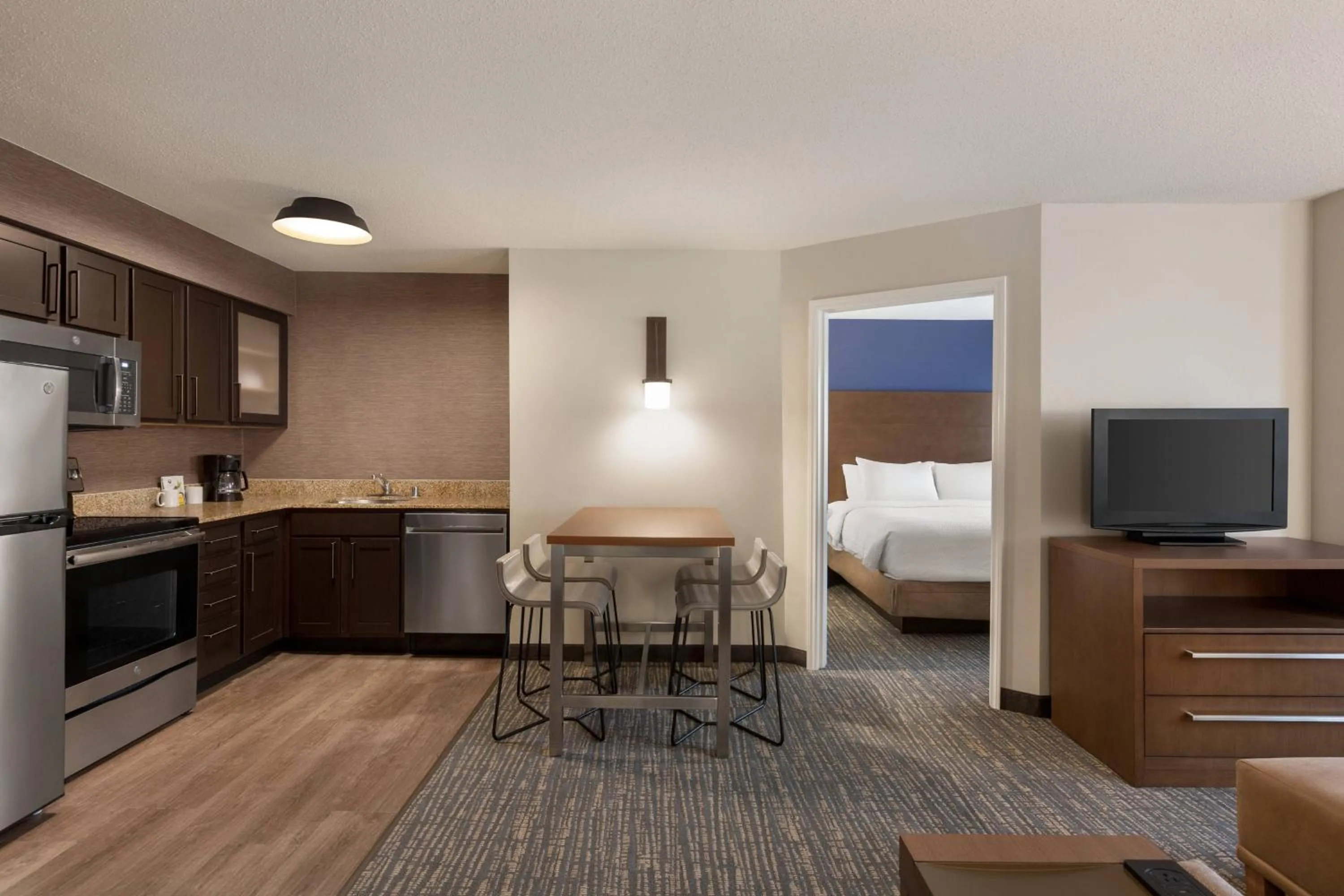Bedroom, Bed in Residence Inn by Marriott Chicago / Bloomingdale