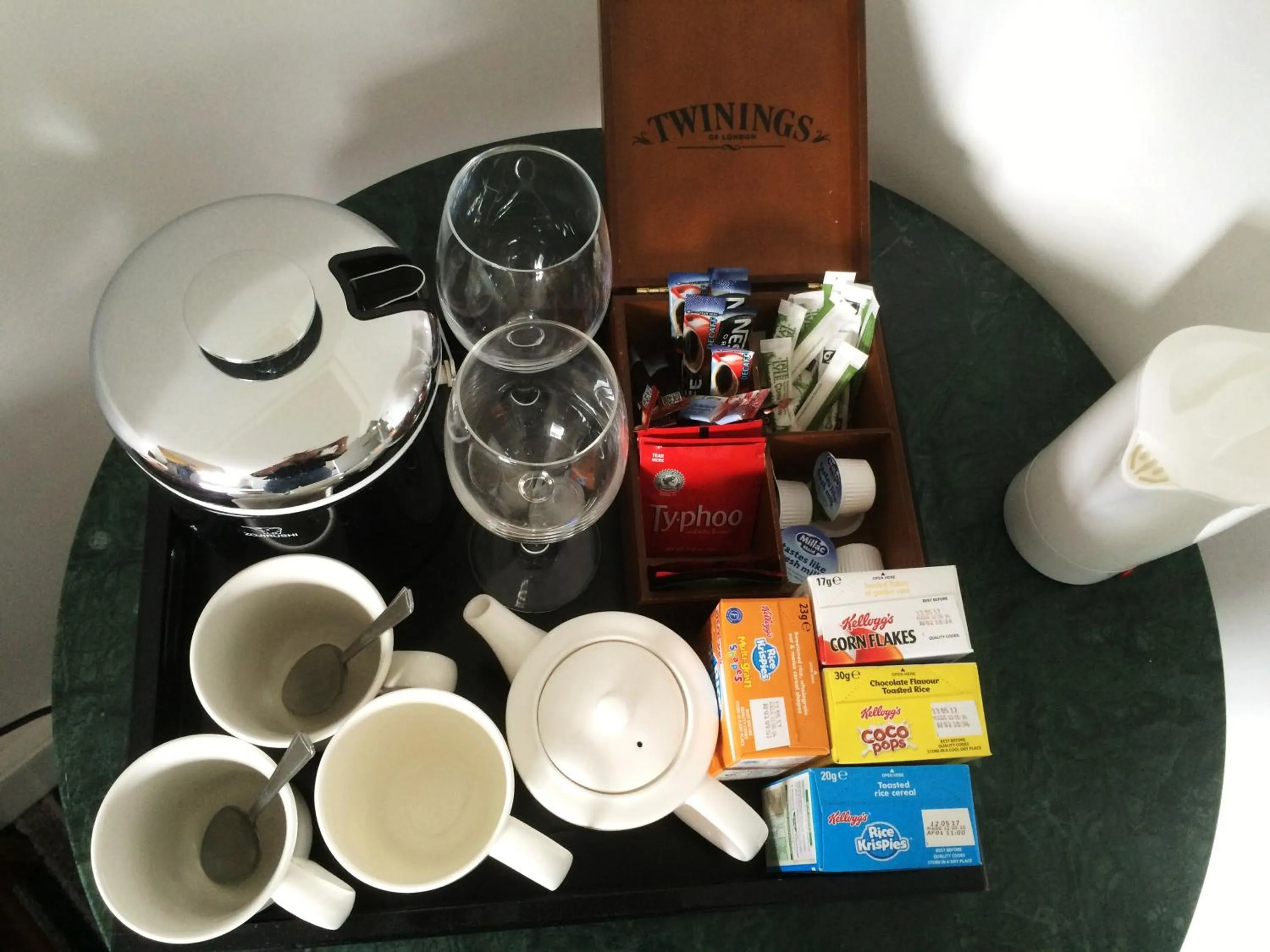 Coffee/tea facilities in INGRAM ARMS HOTEL, HATFIELD