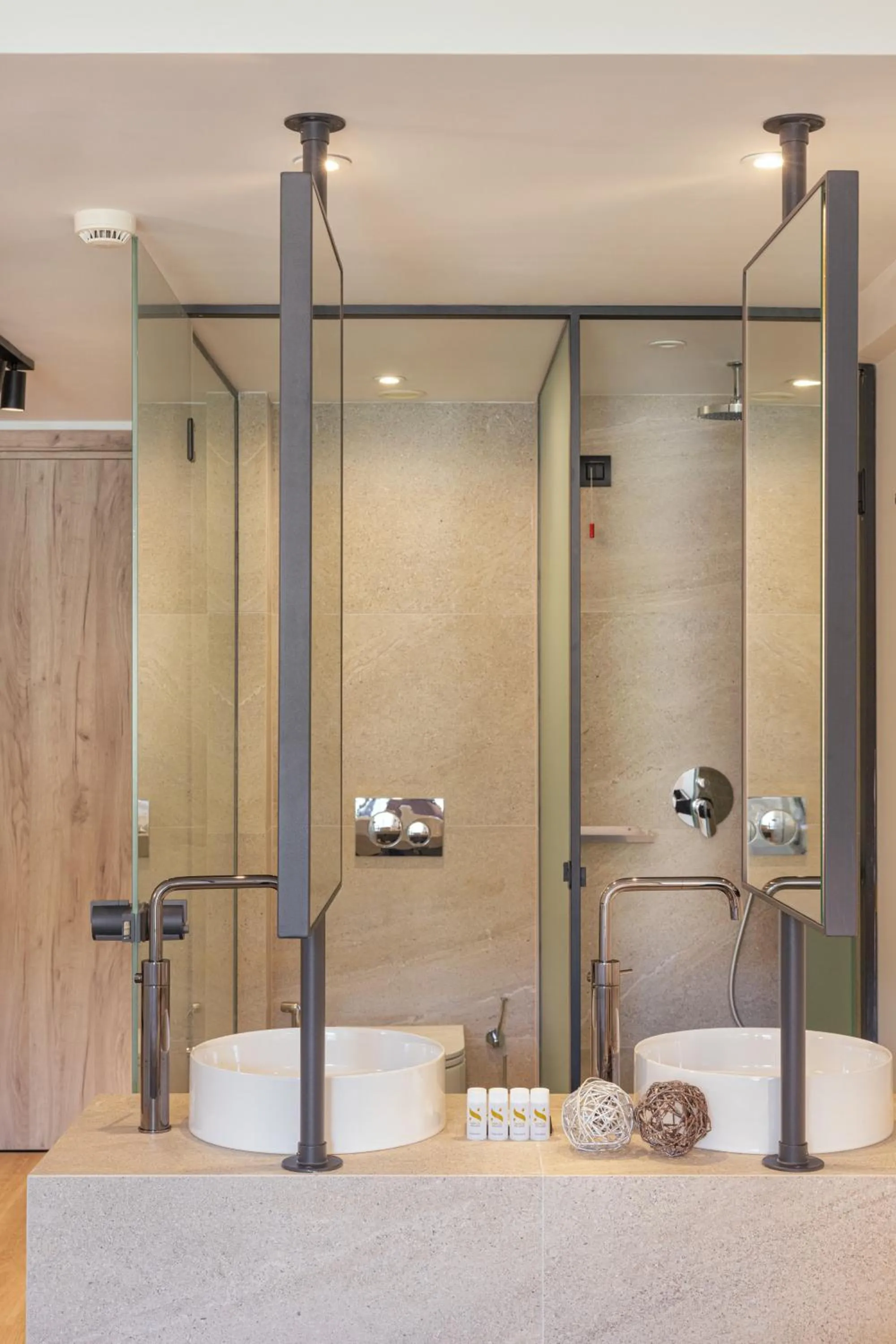 Shower in Erato by Samian Mare