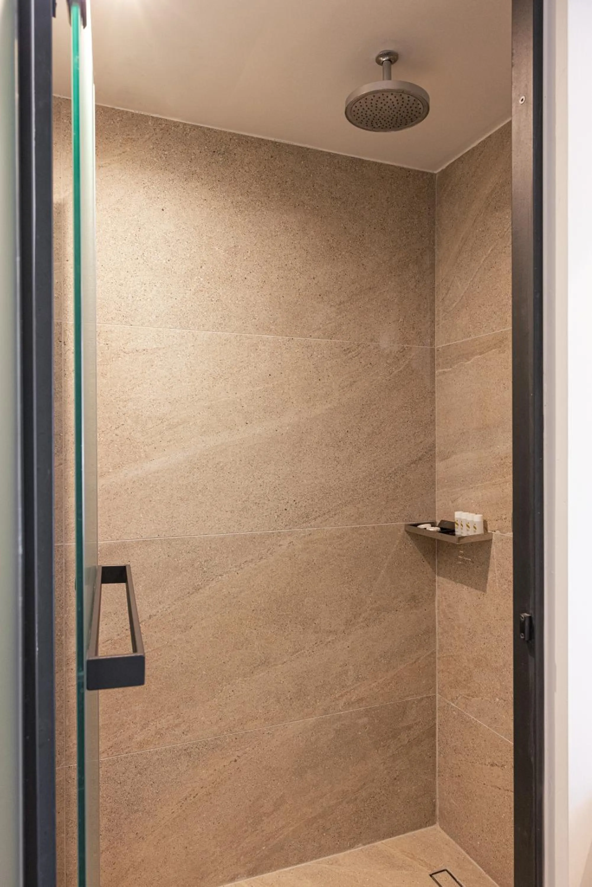 Shower in Erato by Samian Mare