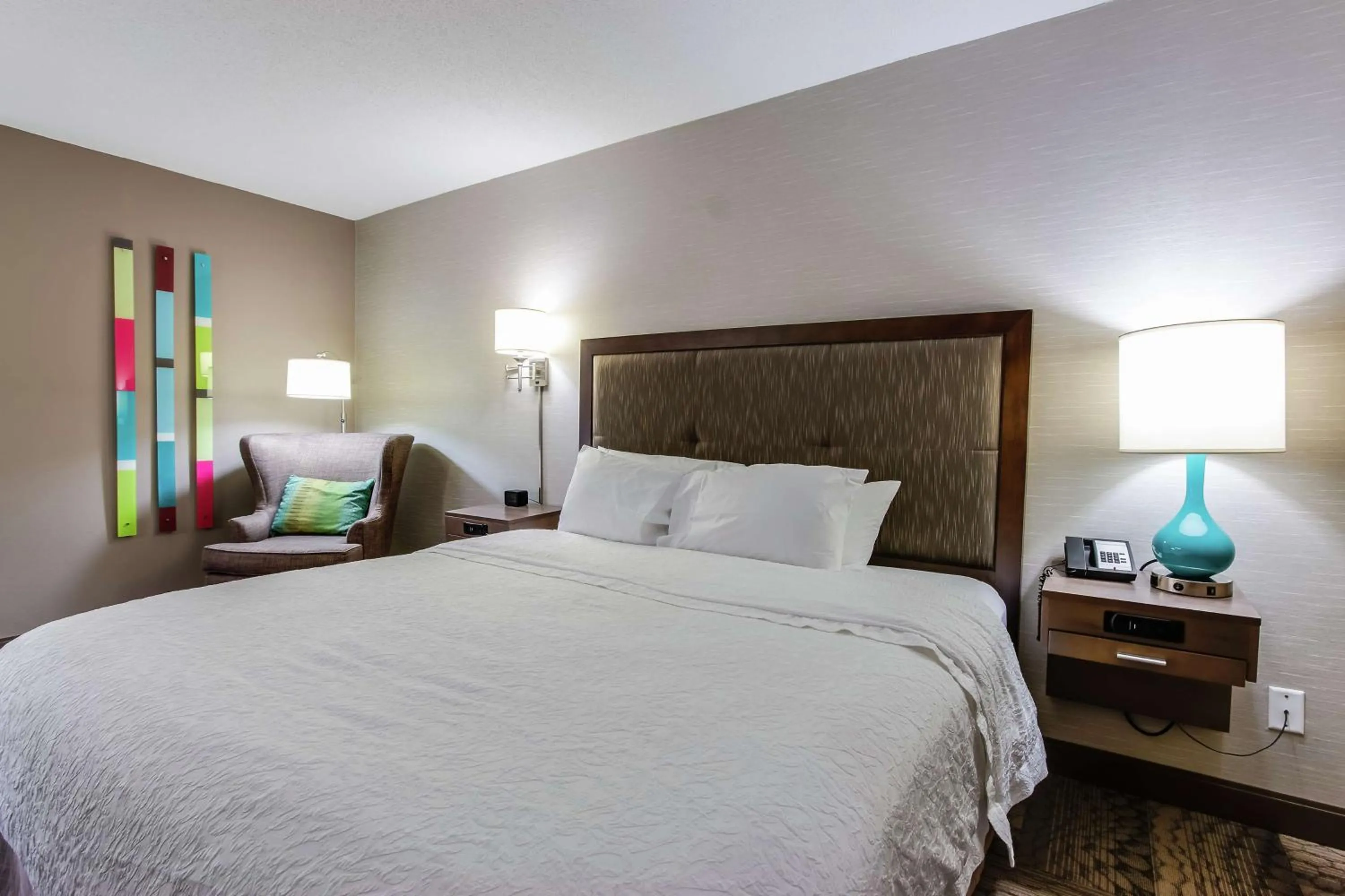 Bed in Hampton Inn Dickson