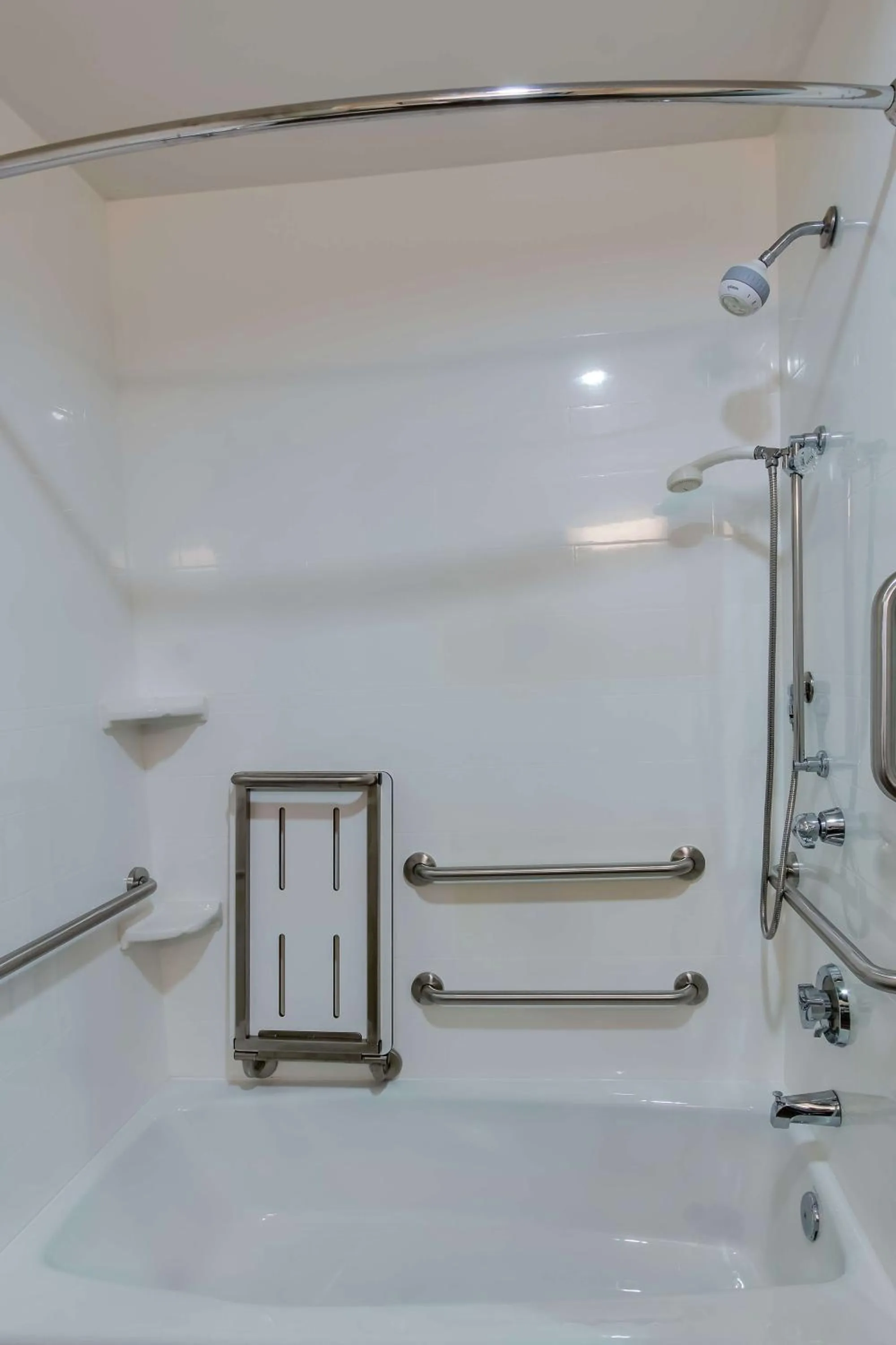 Bathroom in Hampton Inn Dickson