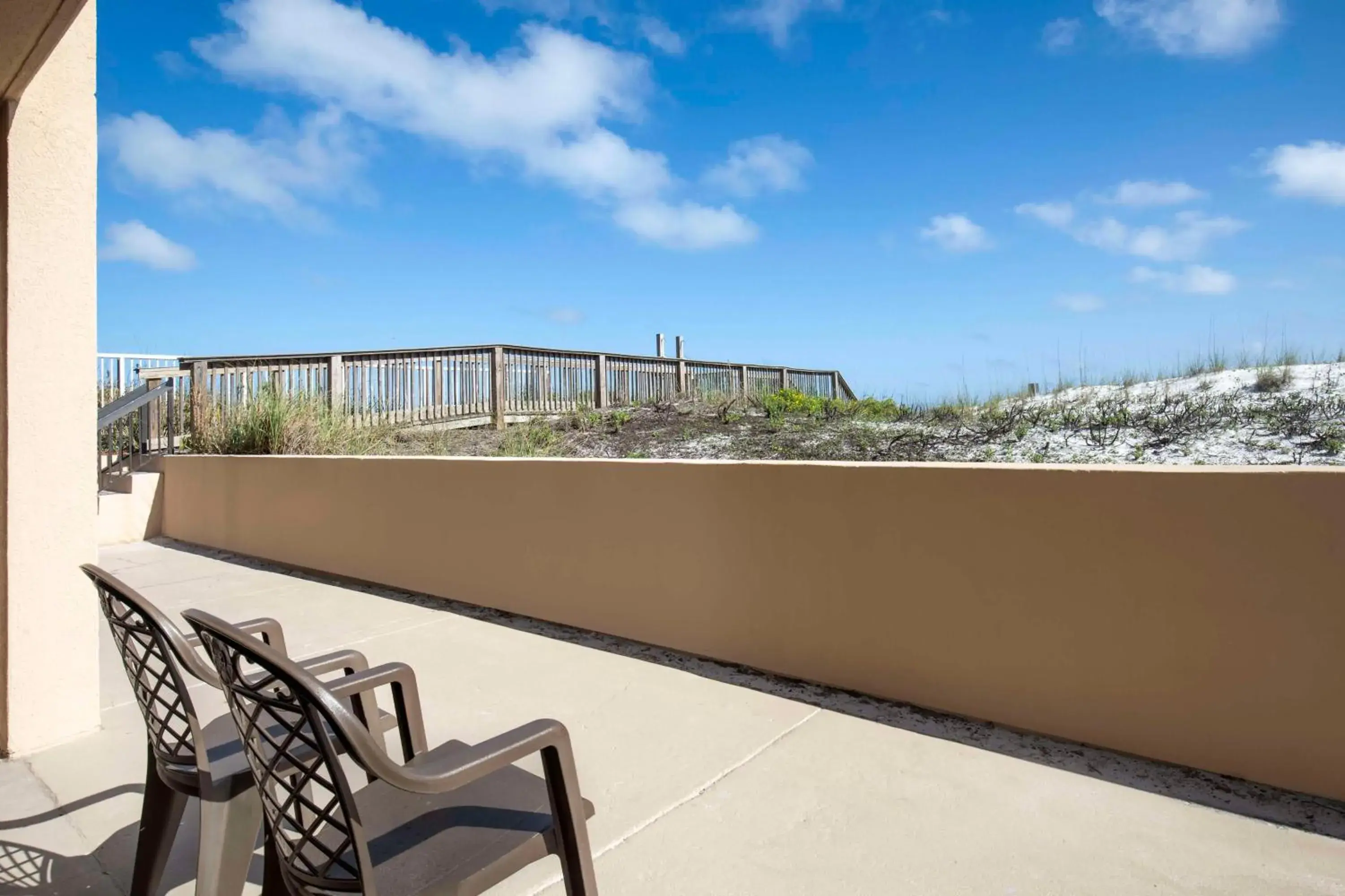 Queen Room with Two Queen Beds and Dune View - Non-Smoking in Hampton Inn Fort Walton Beach Queen Room with Two Queen Beds and Dune View - Non-Smoking in Hampton Inn Fort Walton Beach