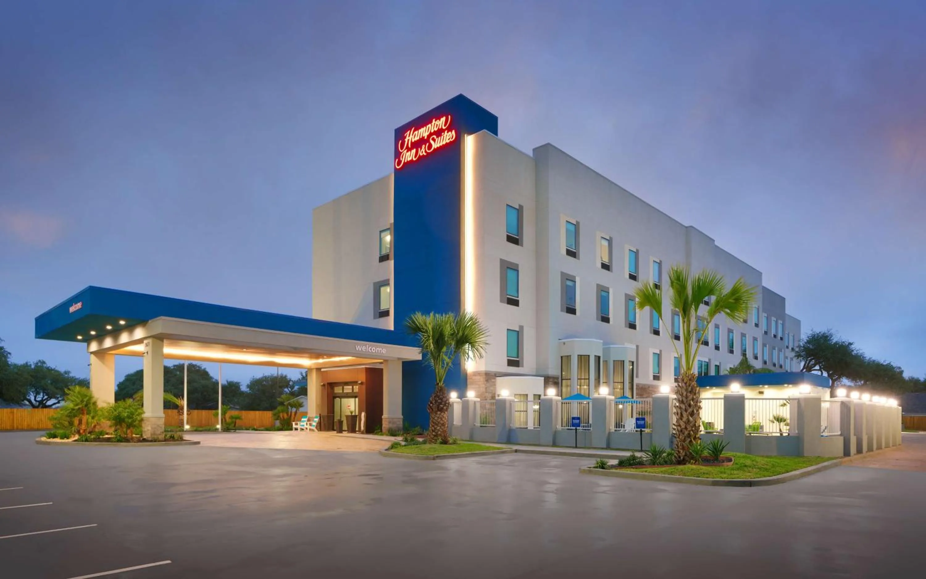 Property building in Hampton Inn & Suites Rockport-Fulton