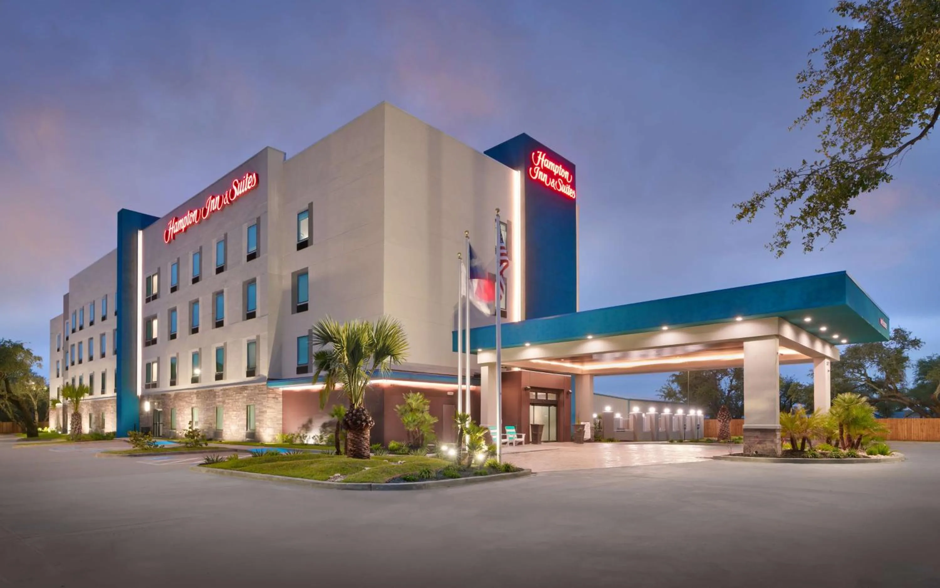 Property building in Hampton Inn & Suites Rockport-Fulton