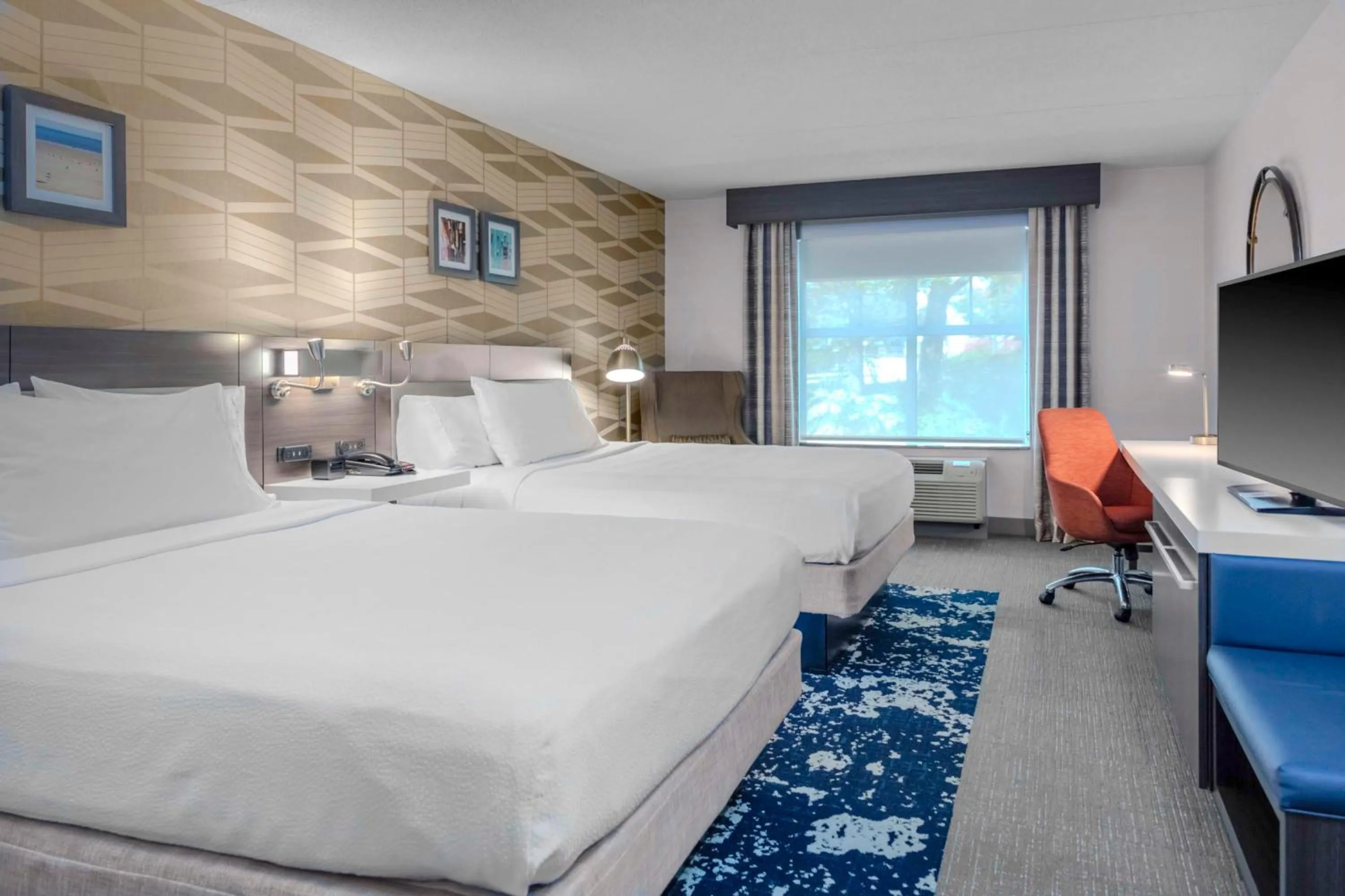 Bedroom, Bed in Hilton Garden Inn Freeport Downtown