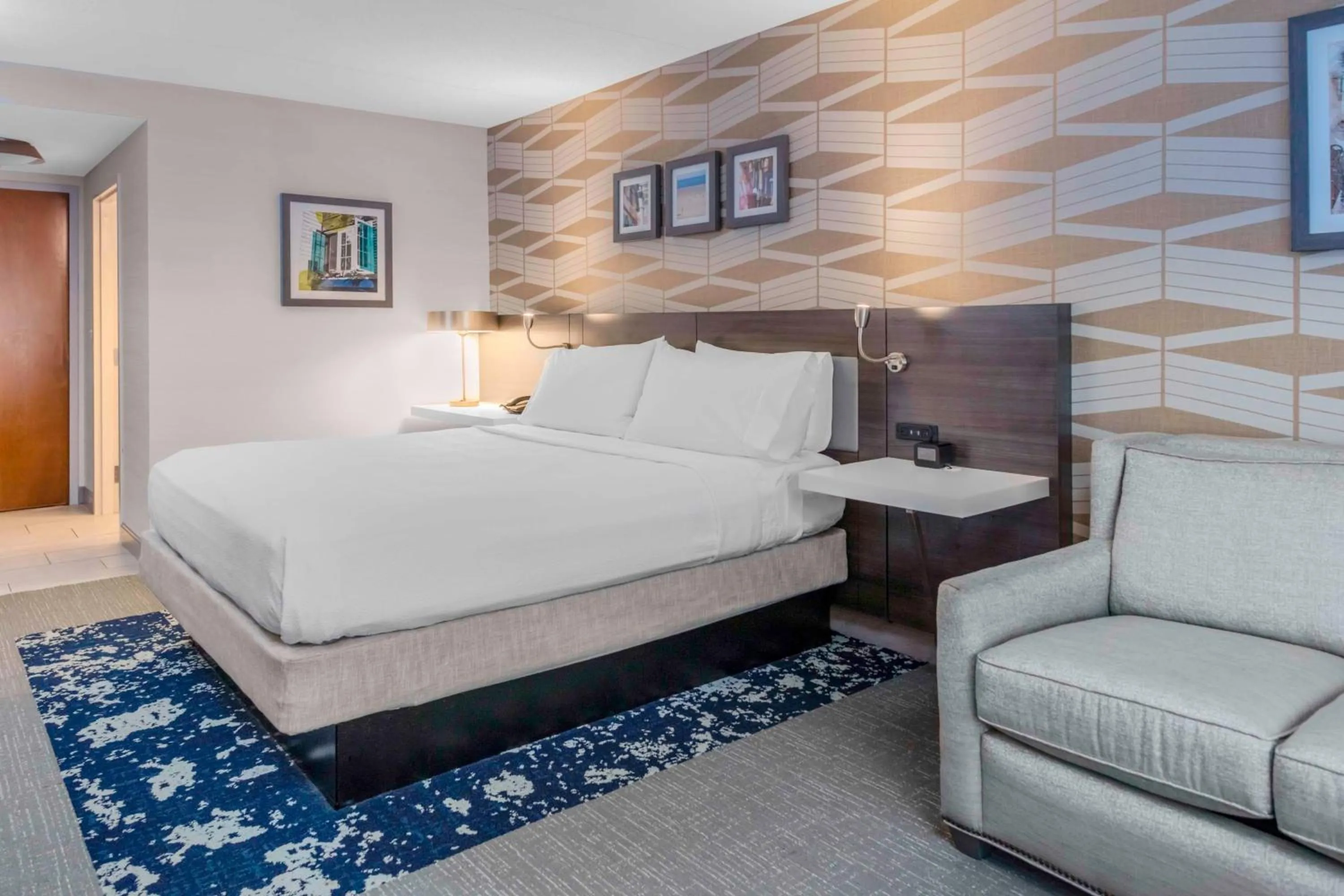 Bed in Hilton Garden Inn Freeport Downtown