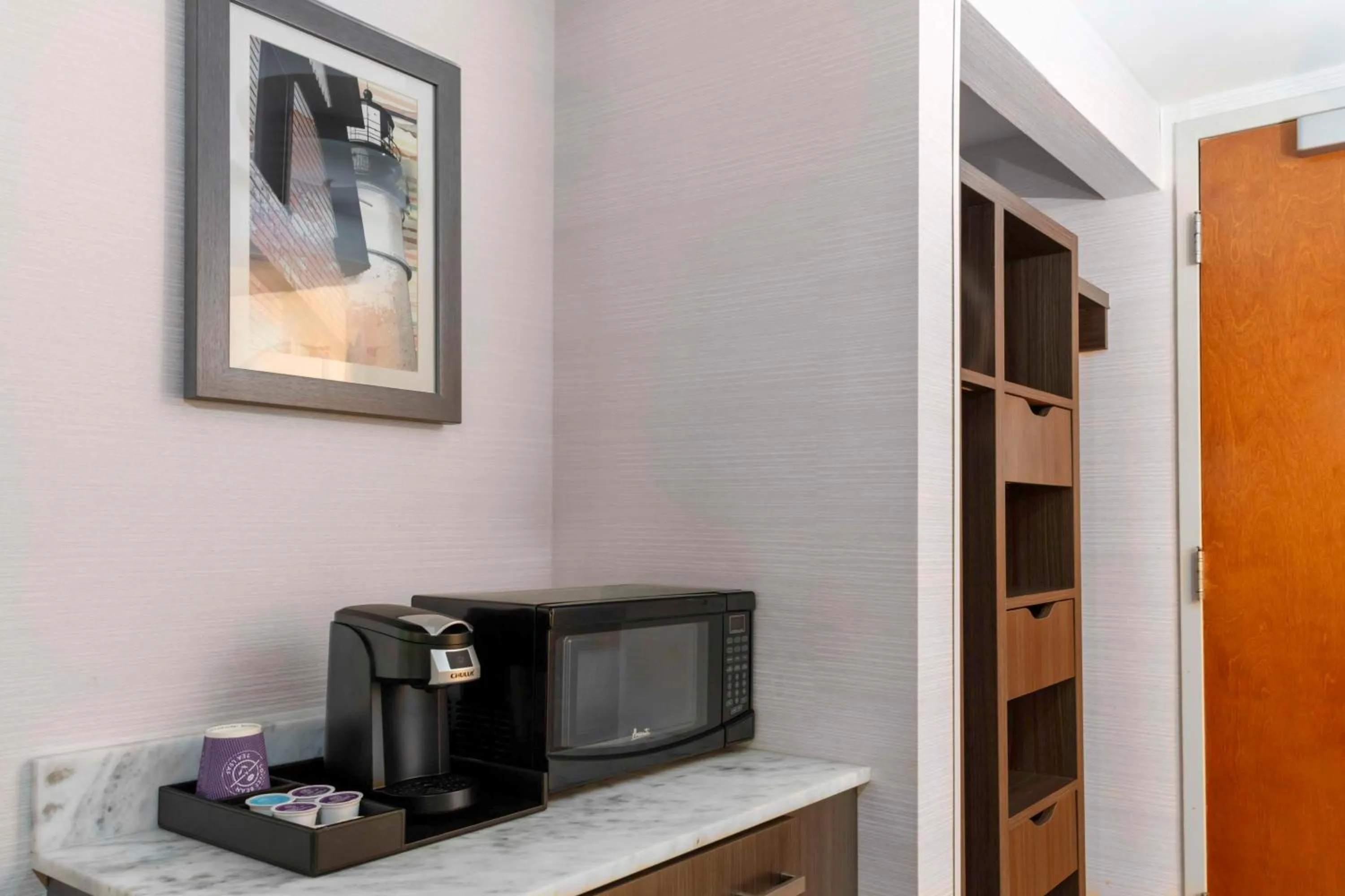 Photo of the whole room in Hilton Garden Inn Freeport Downtown