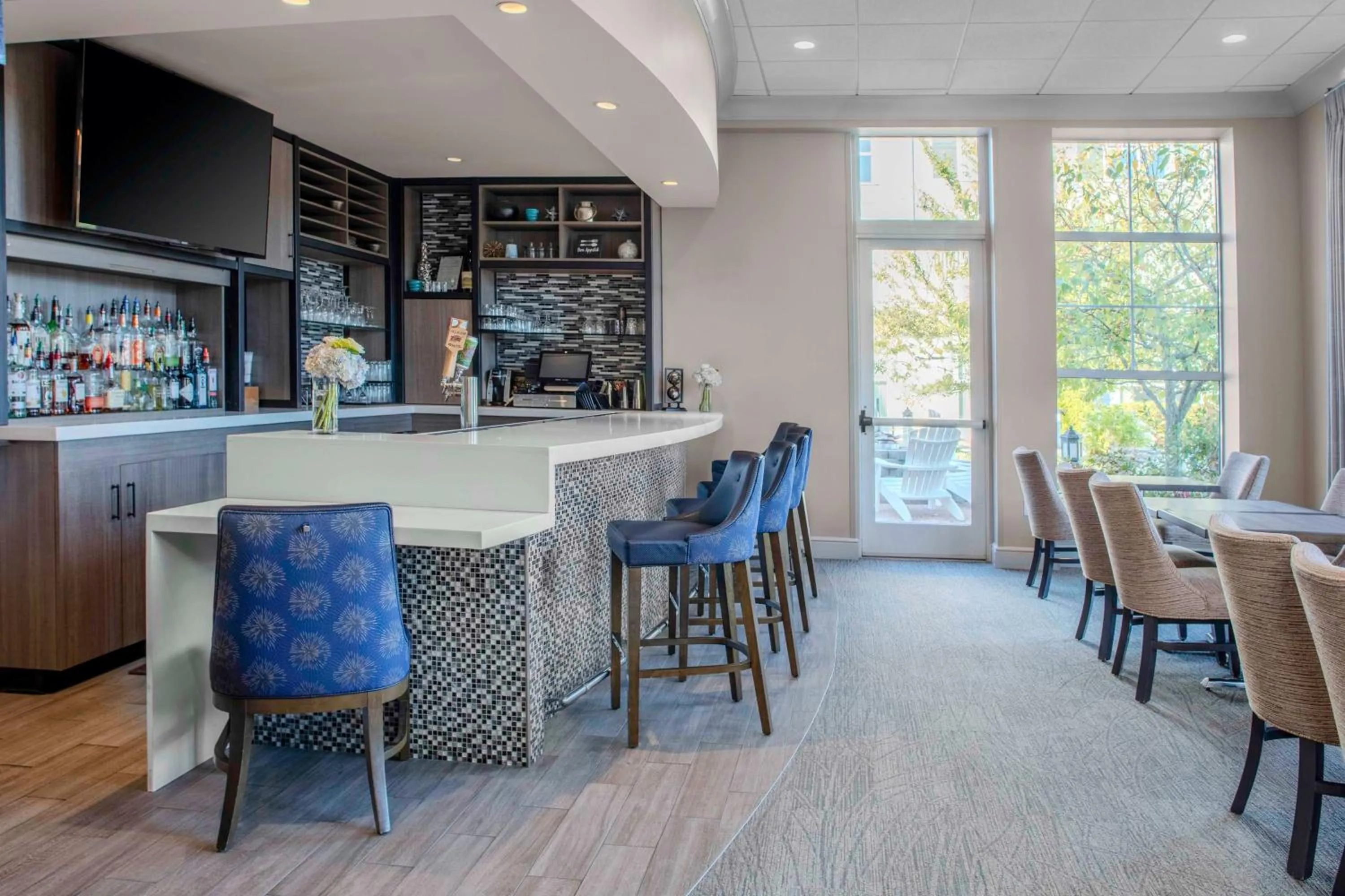 Lounge or bar in Hilton Garden Inn Freeport Downtown
