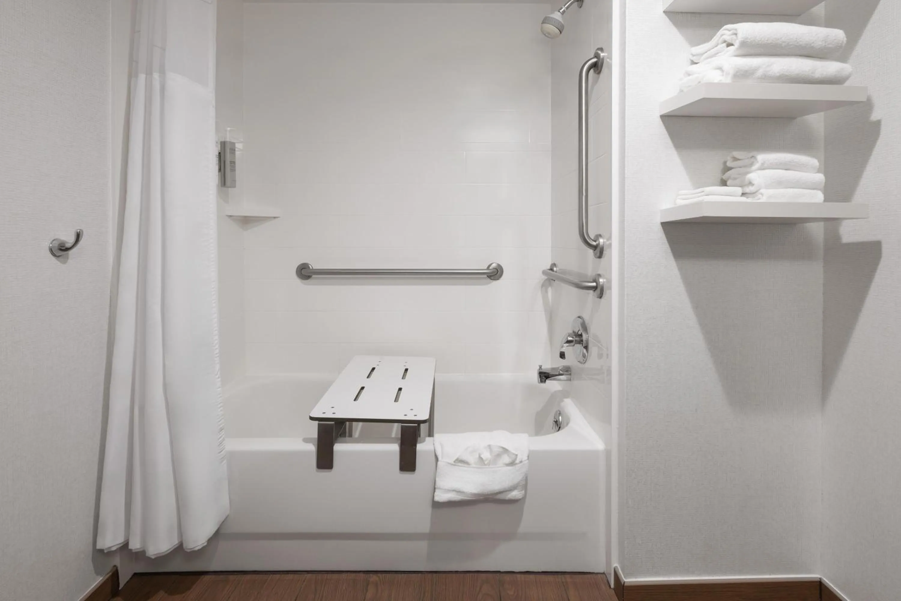 Bathroom in Hampton Inn Frostburg