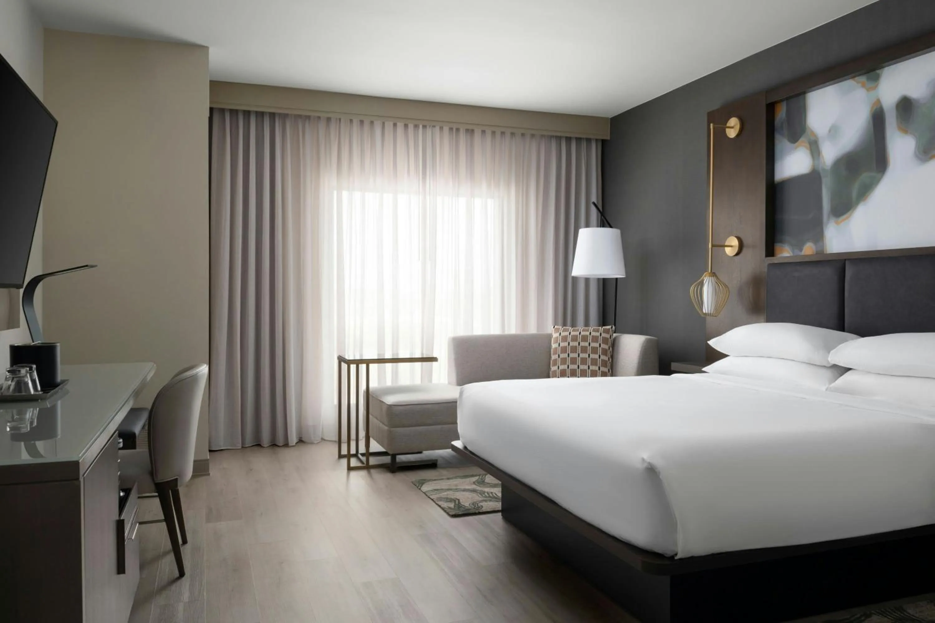 Photo of the whole room, Bed in Indianapolis Marriott East