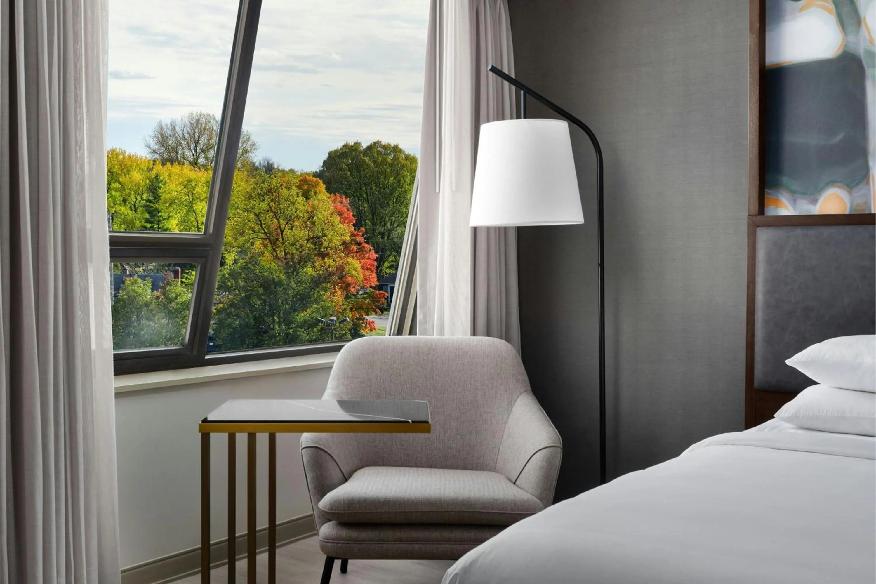 Photo of the whole room, Bed in Indianapolis Marriott East