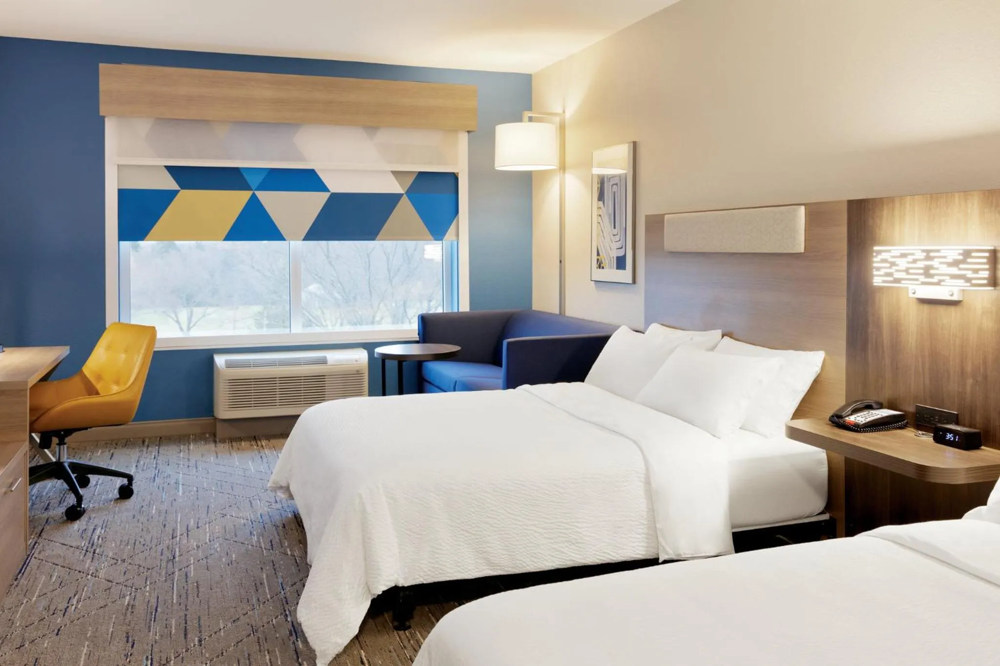 Photo of the whole room, Bed in Holiday Inn Express Hotel & Suites Cleveland-Streetsboro by IHG